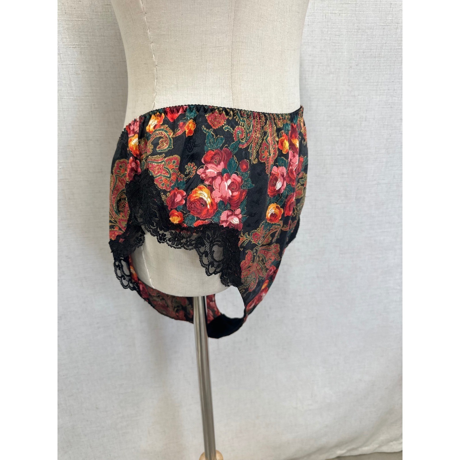 90s Delicates Floral Paisley Black Red Satin Lace Trim High Cut Bottoms Sz Small