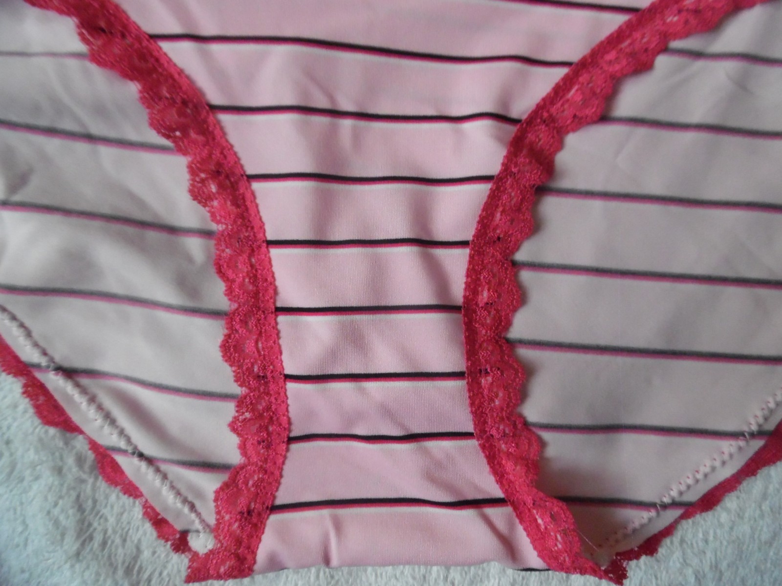 TWO NYLON SPANDEX JESSICA SIMPSON BIKINIS PANTIES PINK, L. PINK STRIPE SMALL S
