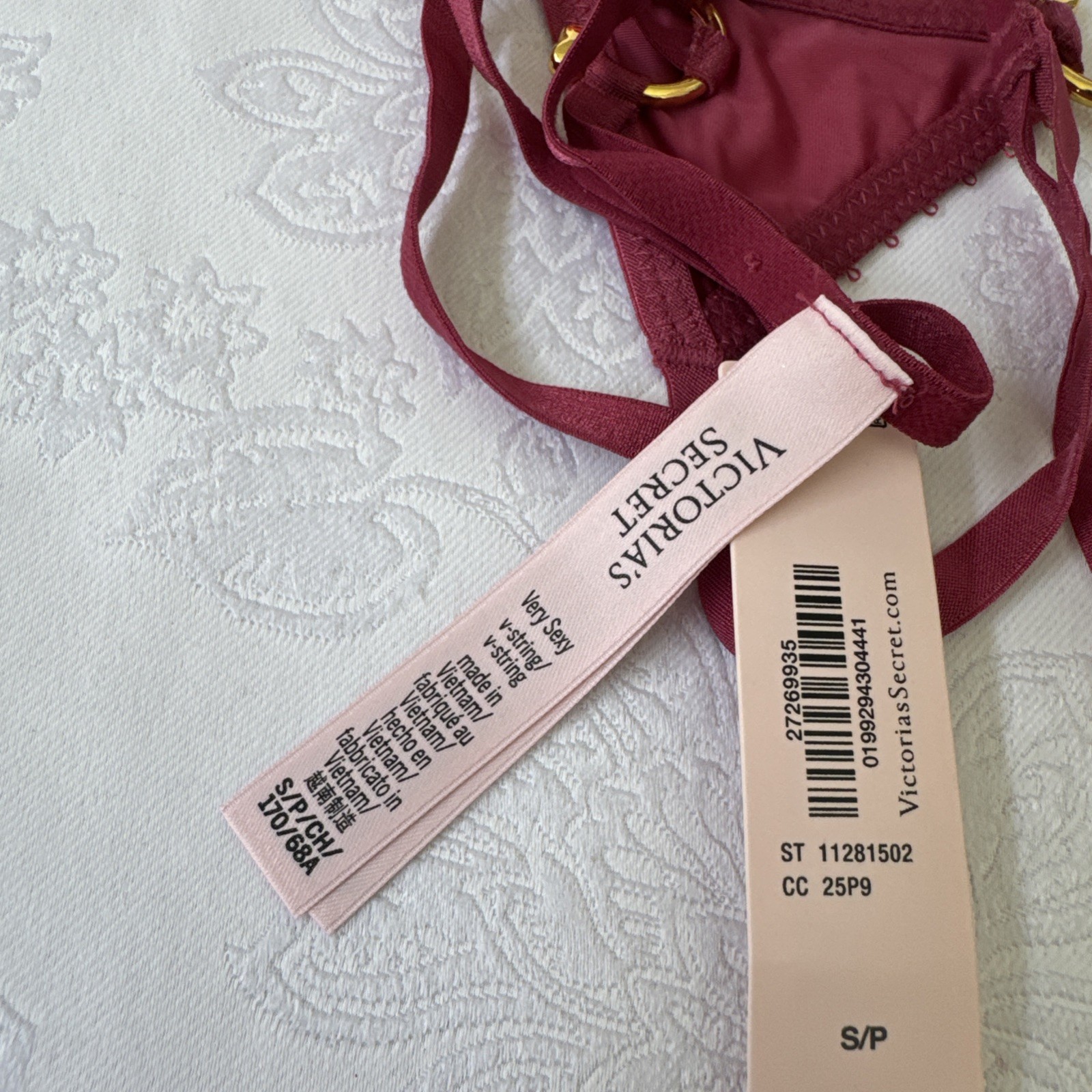 VICTORIA’S SECRET S SILKY PINK GOLD CHARM OPEN BOTTOM V STRING THONG PANTIES NWT