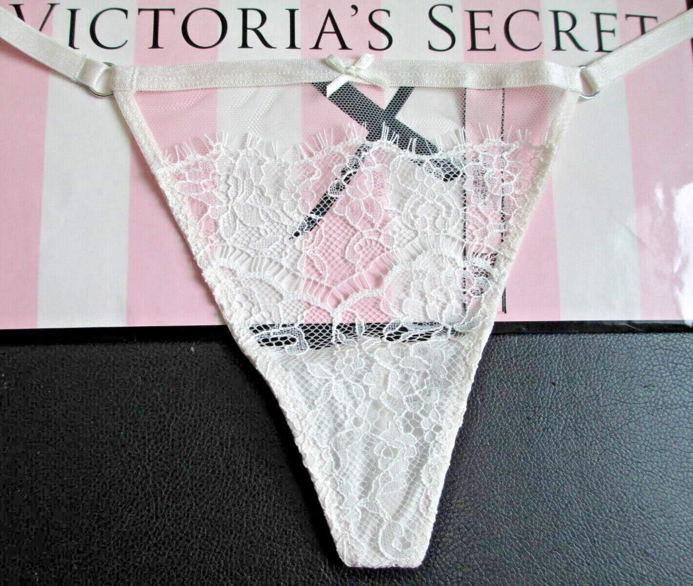 VICTORIA’S SECRET DREAM ANGELS V-String Thong Panty M L Coconut White VS Lace