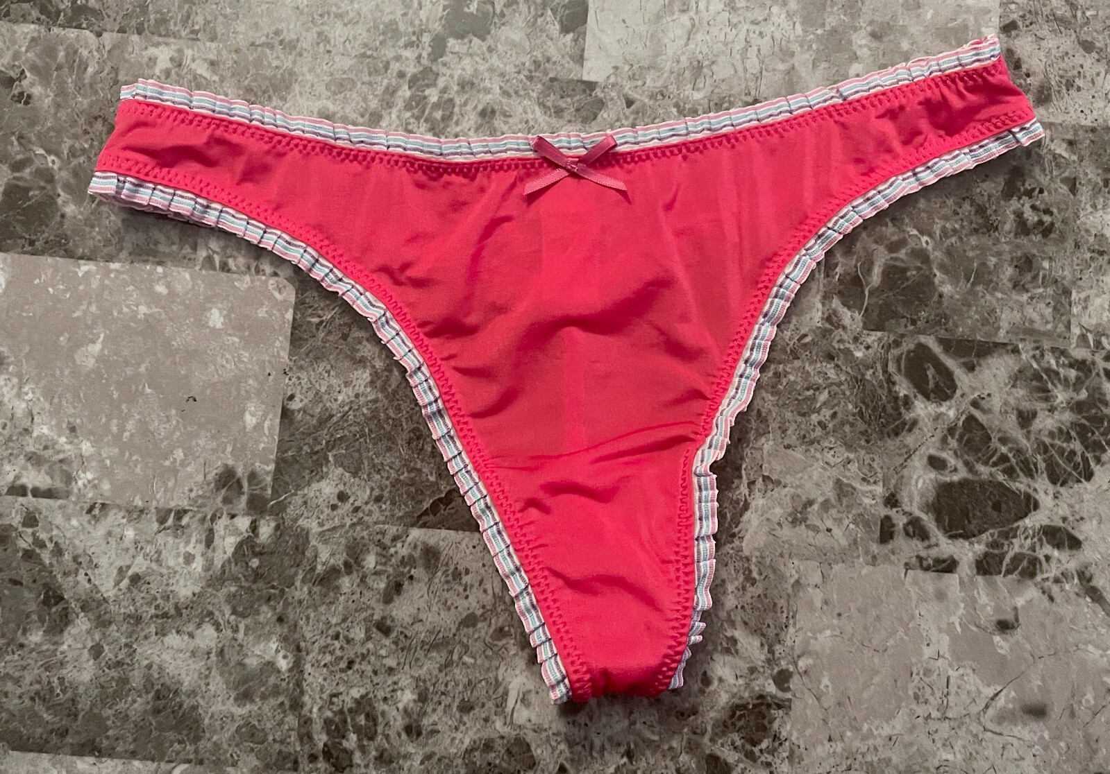 VICTORIA’S SECRET M PINK SMOOTH STRIPE PLEATED VINTAGE RARE V STRING PANTIES
