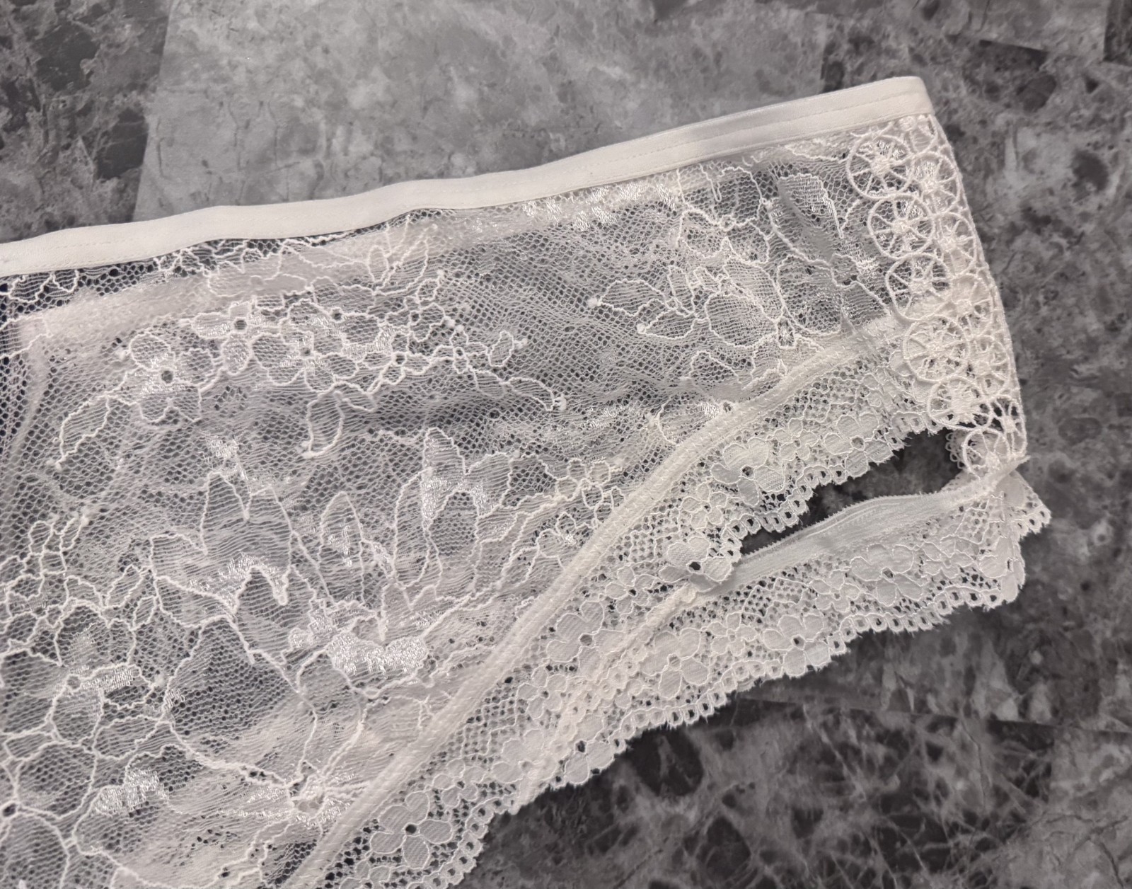 NWOT VICTORIA’S SECRET XL COCONUT WHITE LACE CROCHET CUTOUT RARE CHEEKY PANTIES