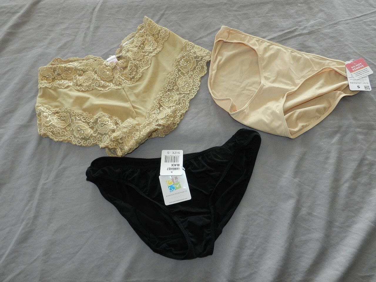 lot of 3 NEW Essential Bodywear Panties Size S lace trimmed, bikini beige black