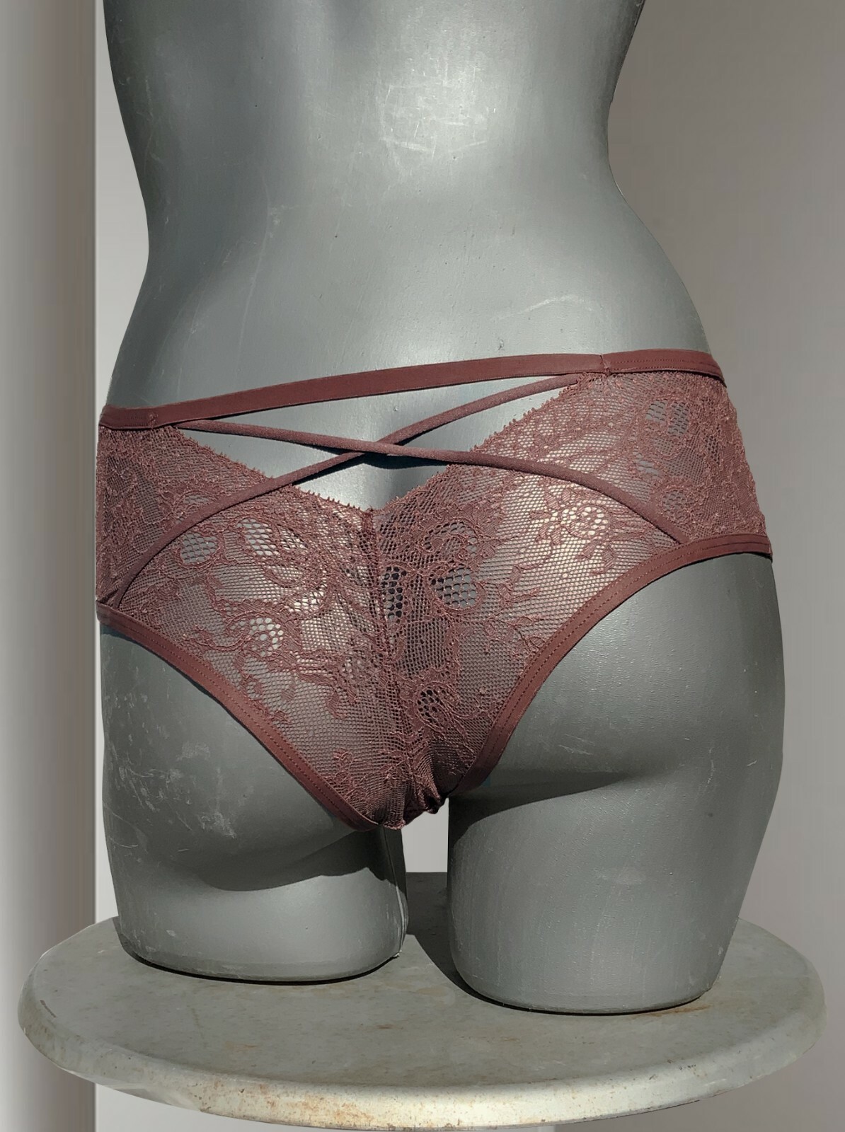 Victoria’s Secret Strappy Cut Out O-Ring Lace Cheeky Panty Victoria’s Secret S