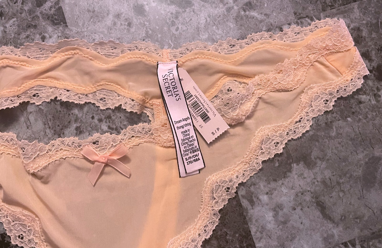 NWT VICTORIA’S SECRET DREAM ANGELS SMALL PEACH SMOOTH LACE RARE THONG PANTIES