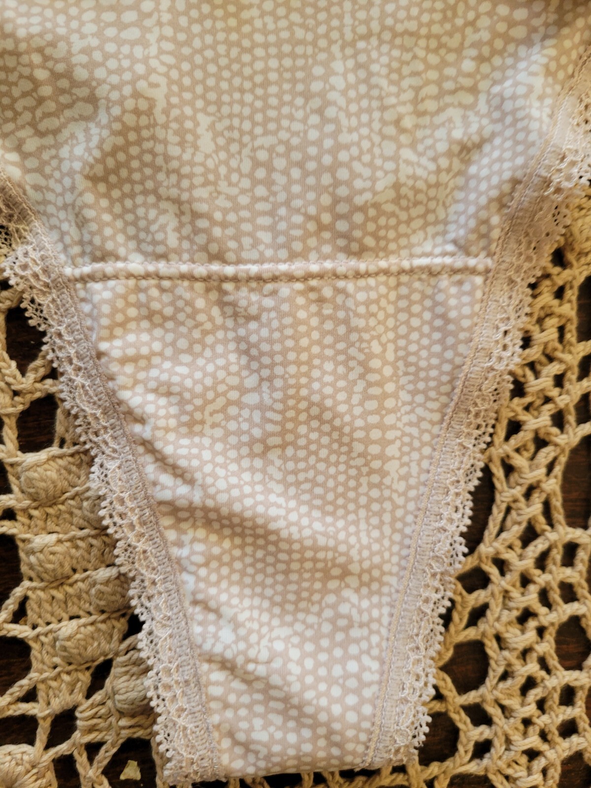 MAIDENFORM LUXURIOUS LACE THONGS #DMESLT -7/L BEIGE/IVORY nwt