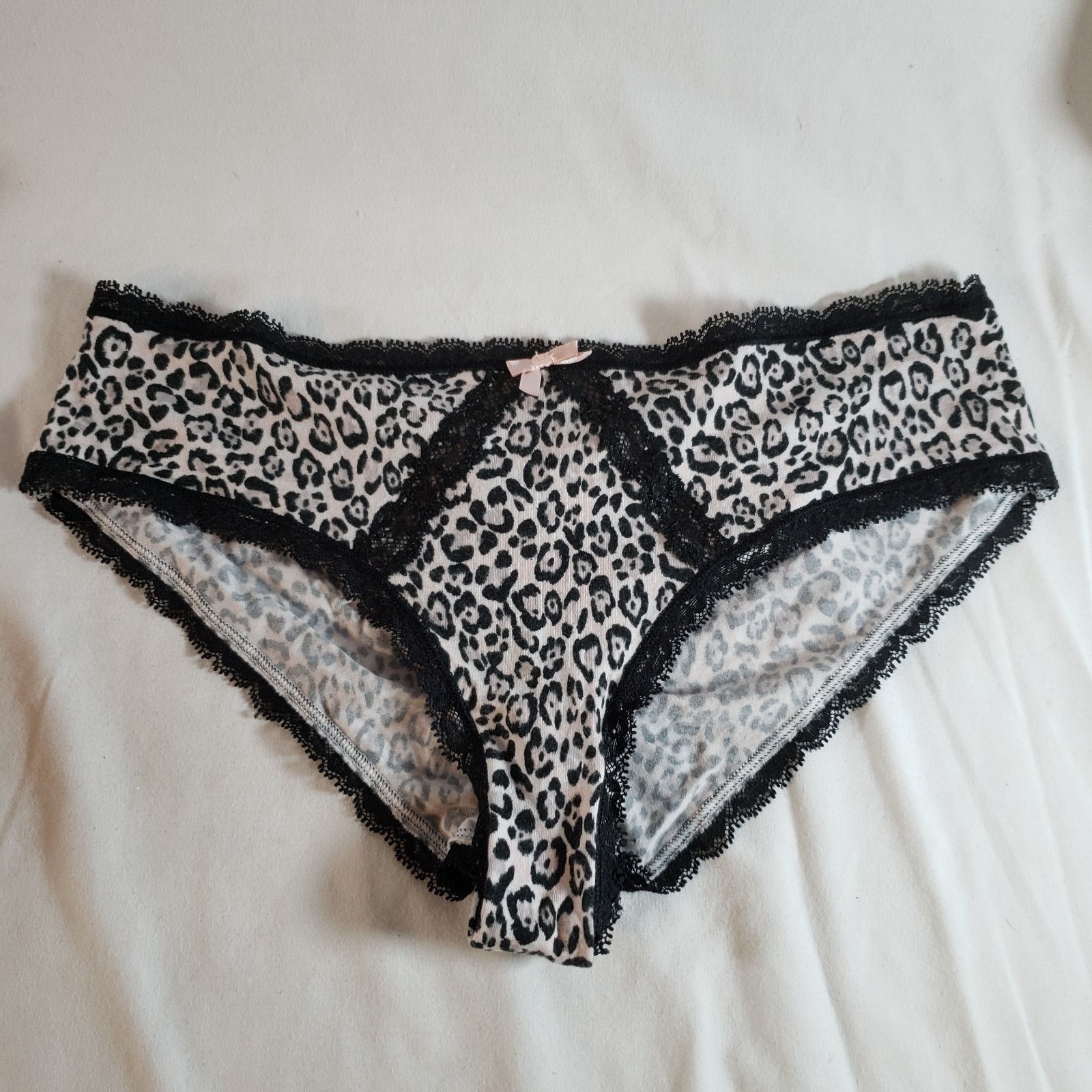 Victoria’s Secret Hiphugger Medium Black Beige Leopard Ruched Back Soft Modal