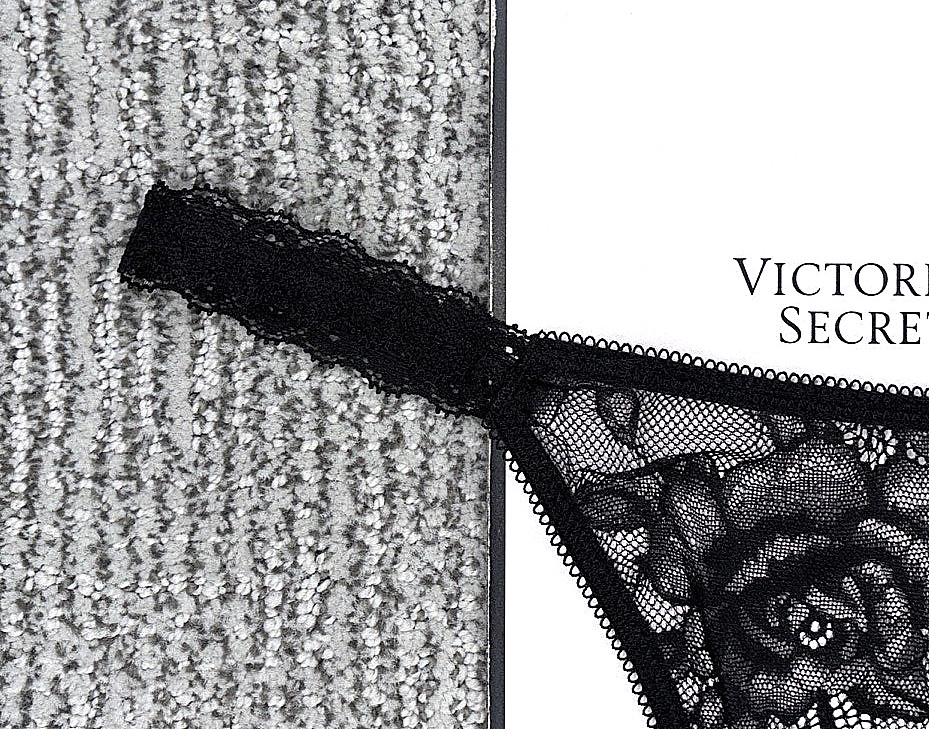 Victoria’s Secret Very Sexy NWT Large Black Lace Heart Hardware V String Panty
