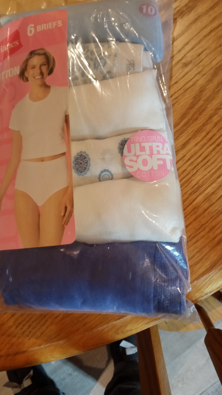 New Hanes Women’s Sz 10 (18-20) Briefs 6 In Package