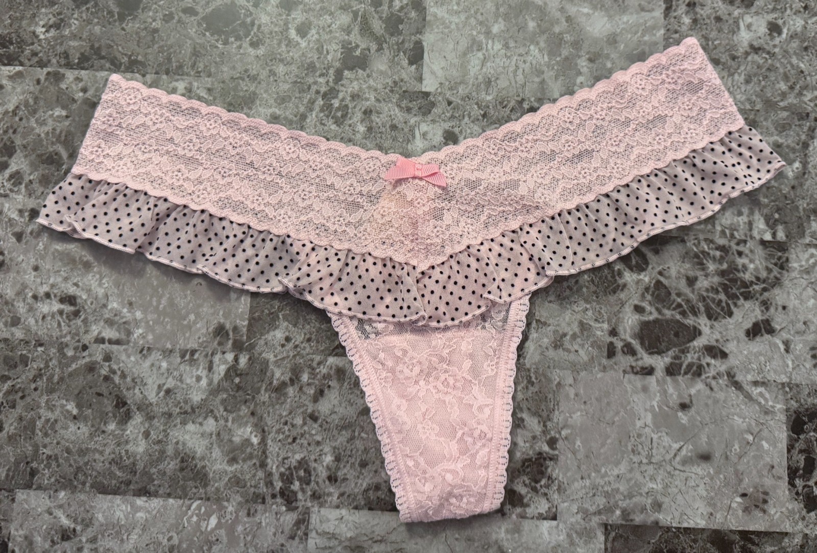 NWT VICTORIA’S SECRET O/S POLKA DOT RUFFLE LACE LACIE VINTAGE RARE THONG PANTIES