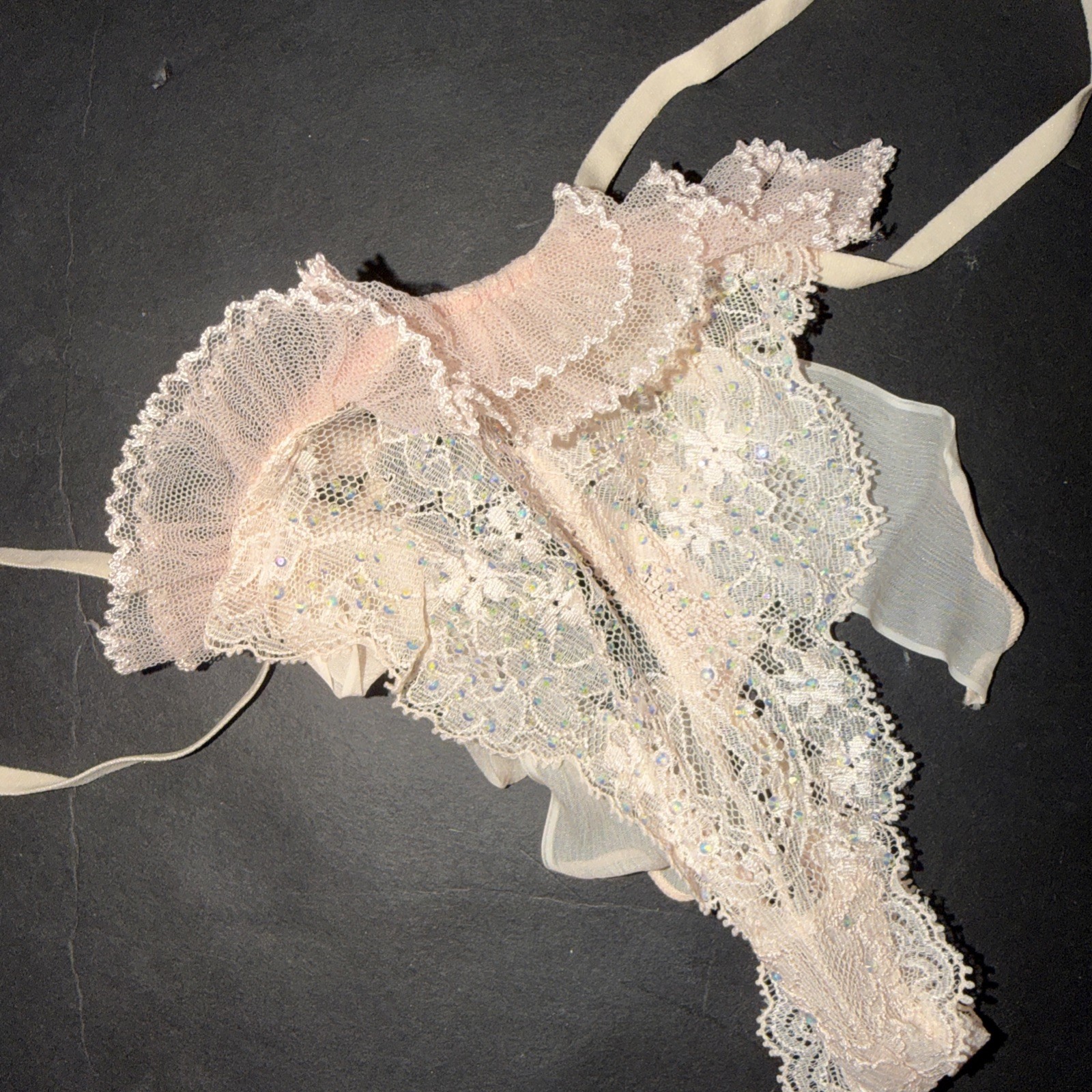 Victoria’s Secret Designer Collection S THONG+XS/S GARTER Belt PINK Beige Ruffle