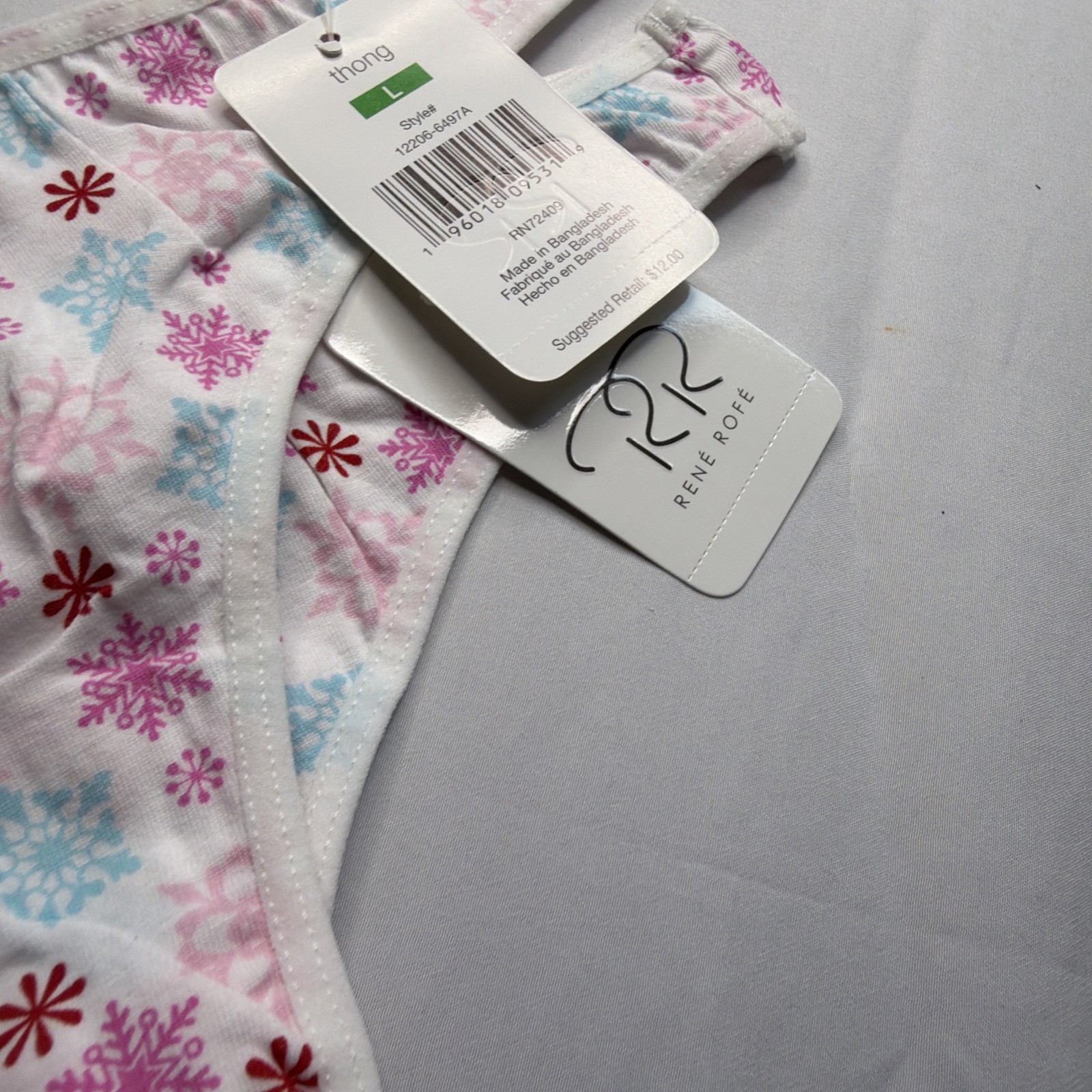 2 René Rofé Women’s Thong Panties M White/Pink/Blue Snowflake Christmas MPN