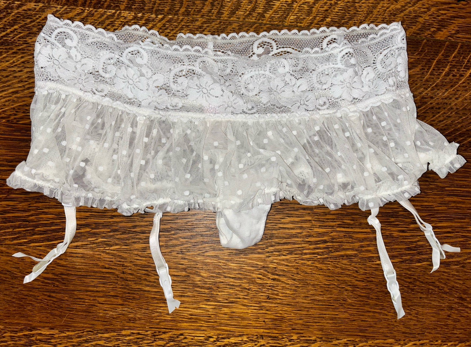 Victoria’s Secret Angels Skirted Garter Thong Panty Lace Sz L White Y2K
