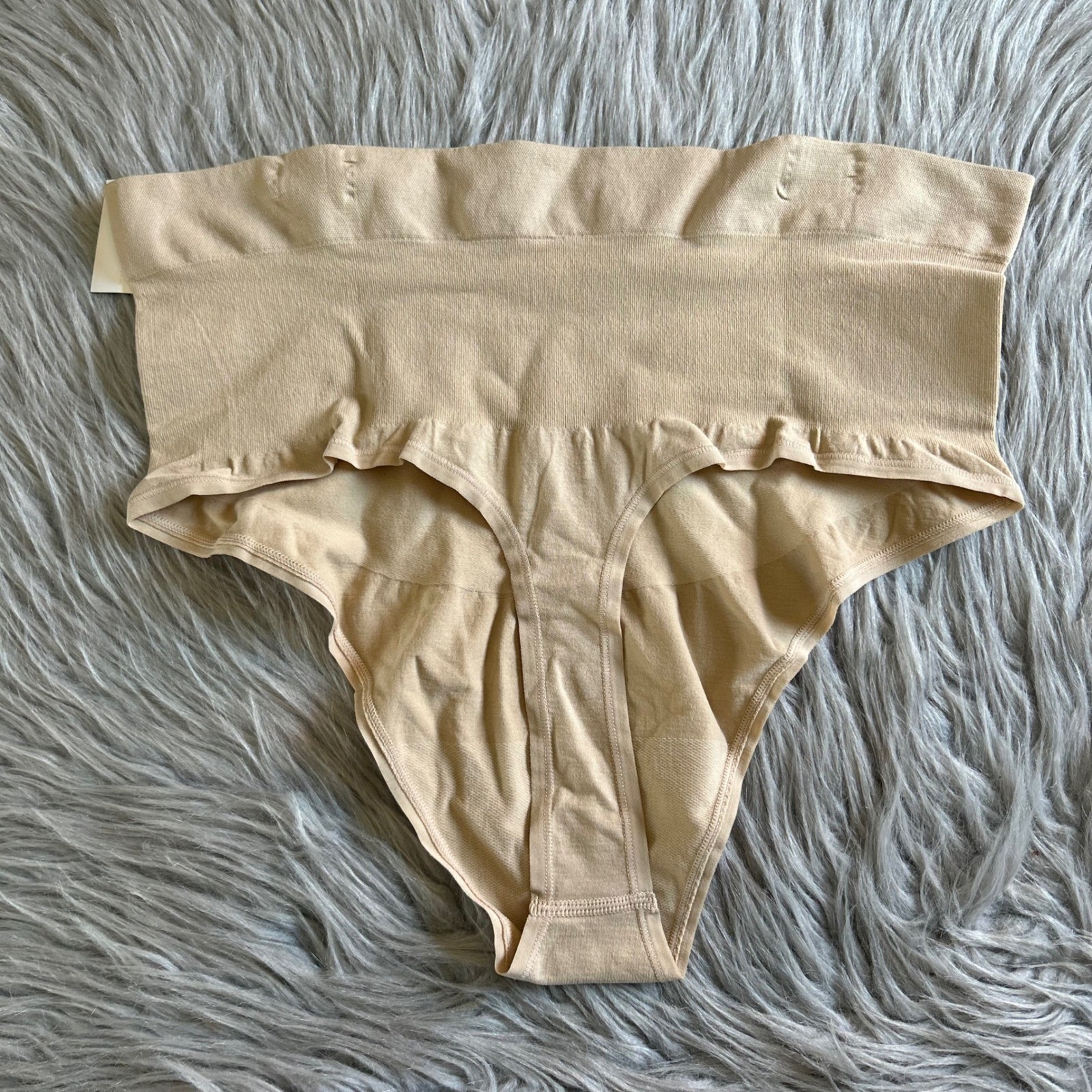 Joyspun Seamless Mid-Rise Thong Womens Size XXXL (22) Tan Shapewear Shaping