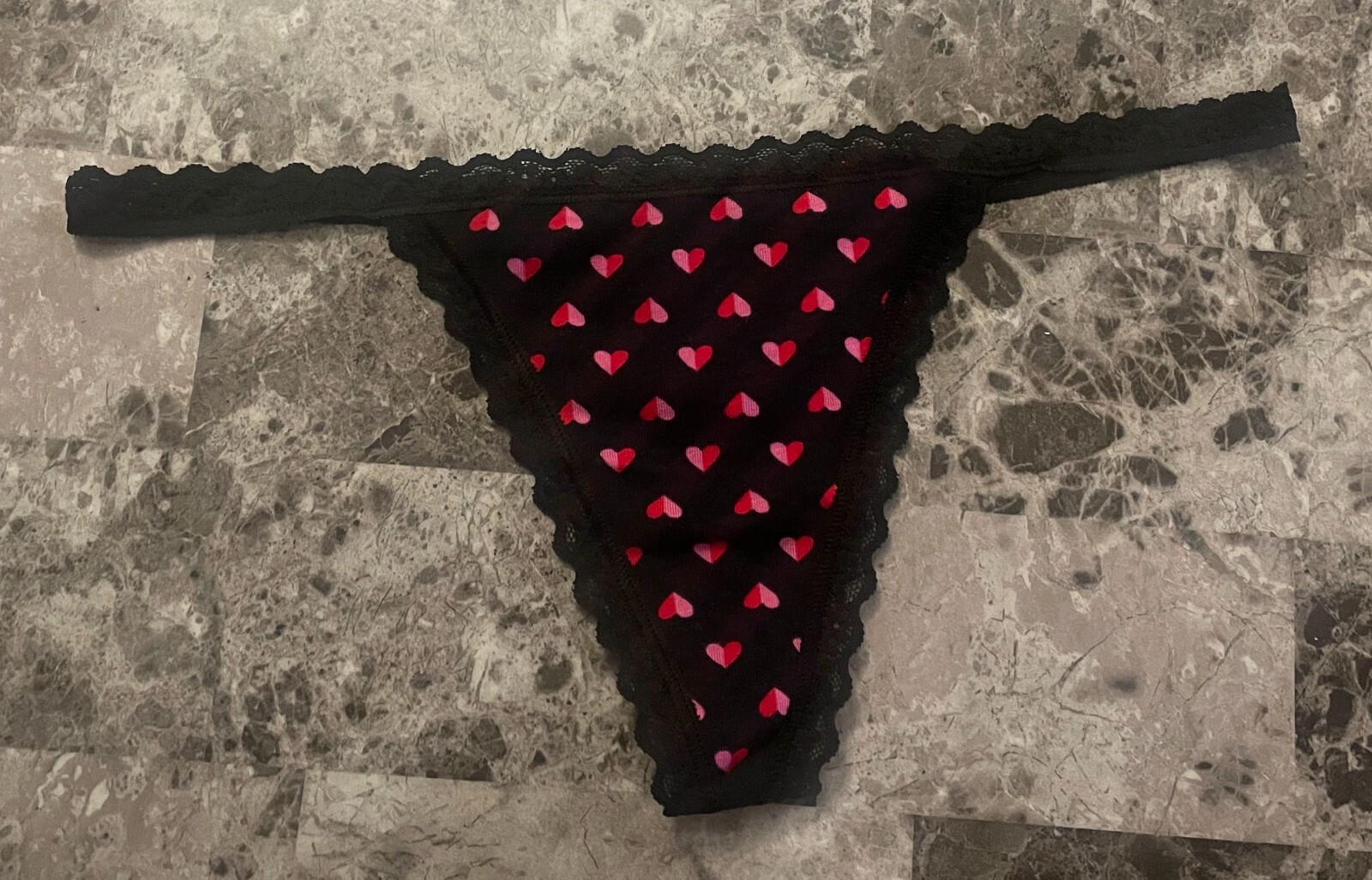 NWT VICTORIA’S SECRET SMALL BLACK PINK RED HEART LACE V STRING THONG PANTIES
