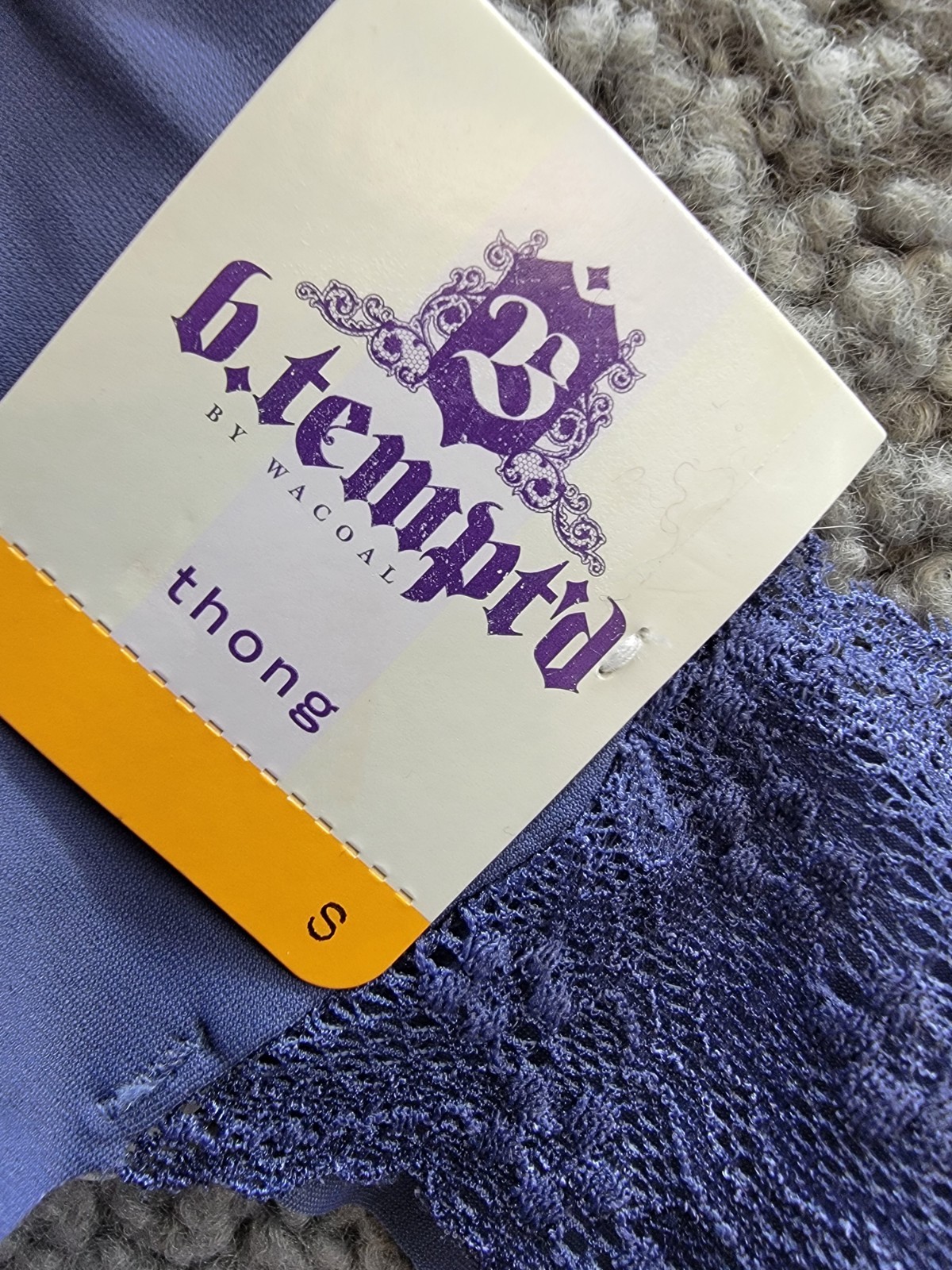 B.tempt’d by Wacoal B.bare Thong Women’s Size 5-S Crown Blue Scalloped Lace