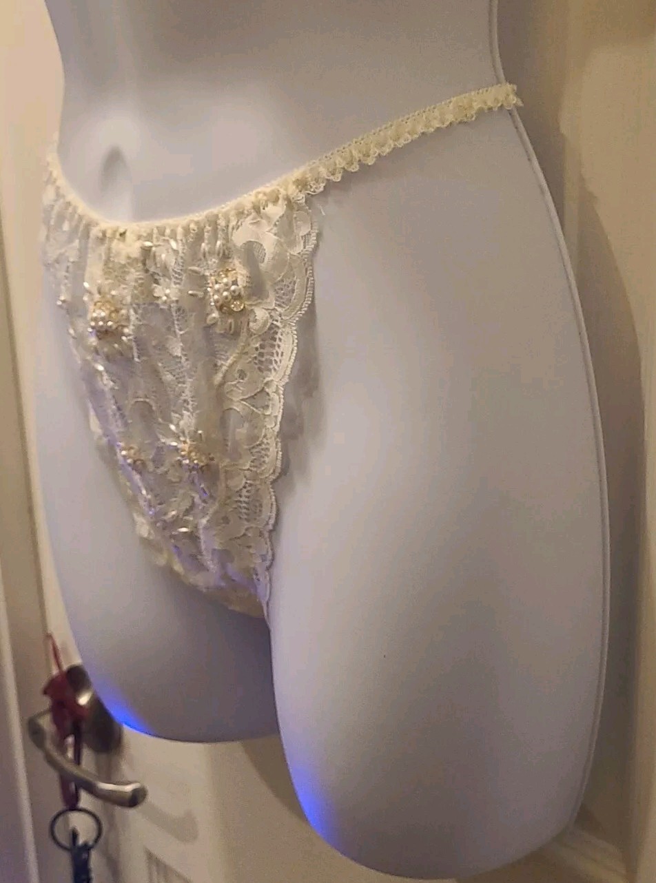 VTG M/L Victorias Secret 80’s 90’s T String G String Thong Panties Beaded Lace
