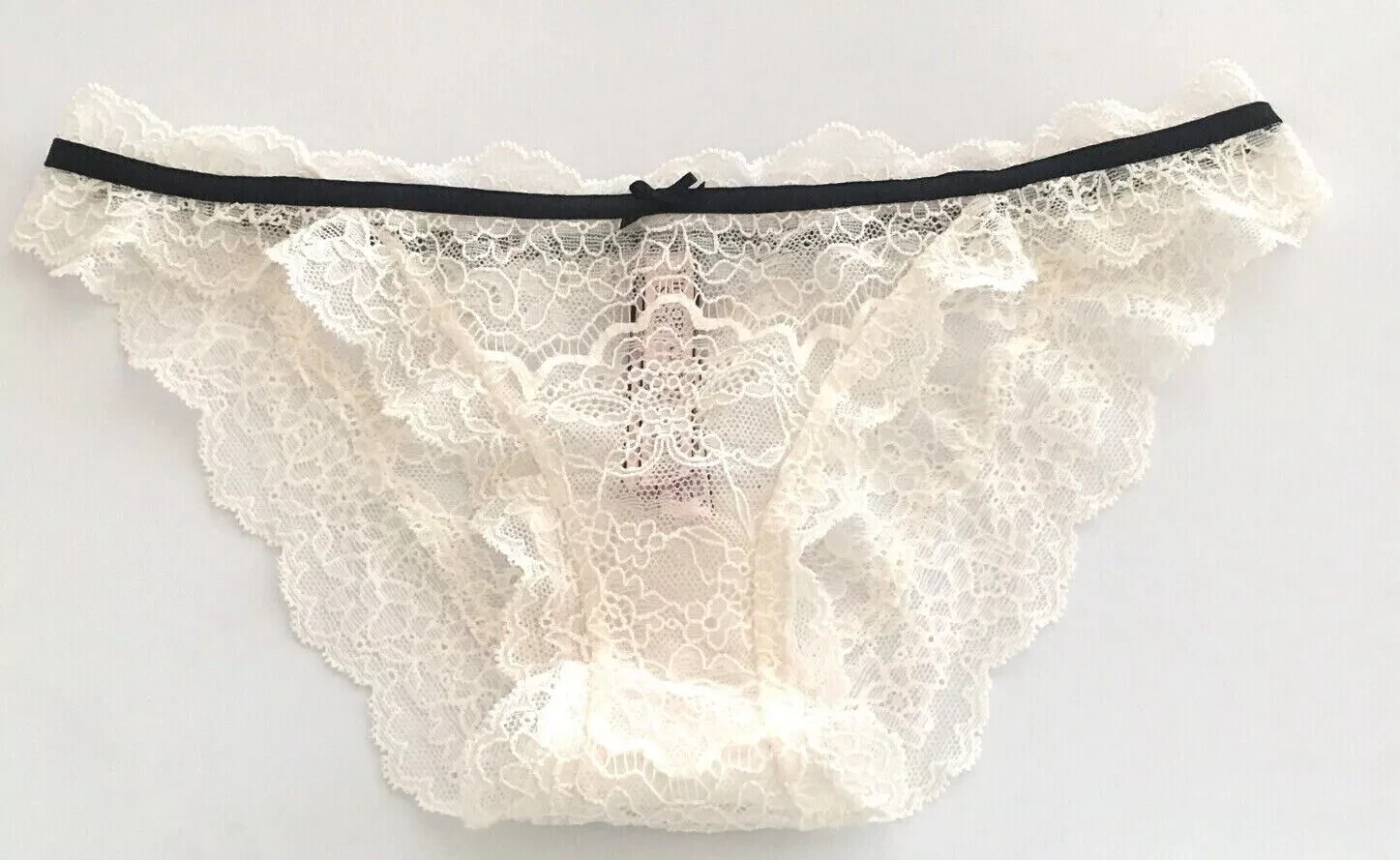 XL VICTORIA’S SECRET DREAM ANGELS Coconut White Lace Cheekini Panty Black Trim
