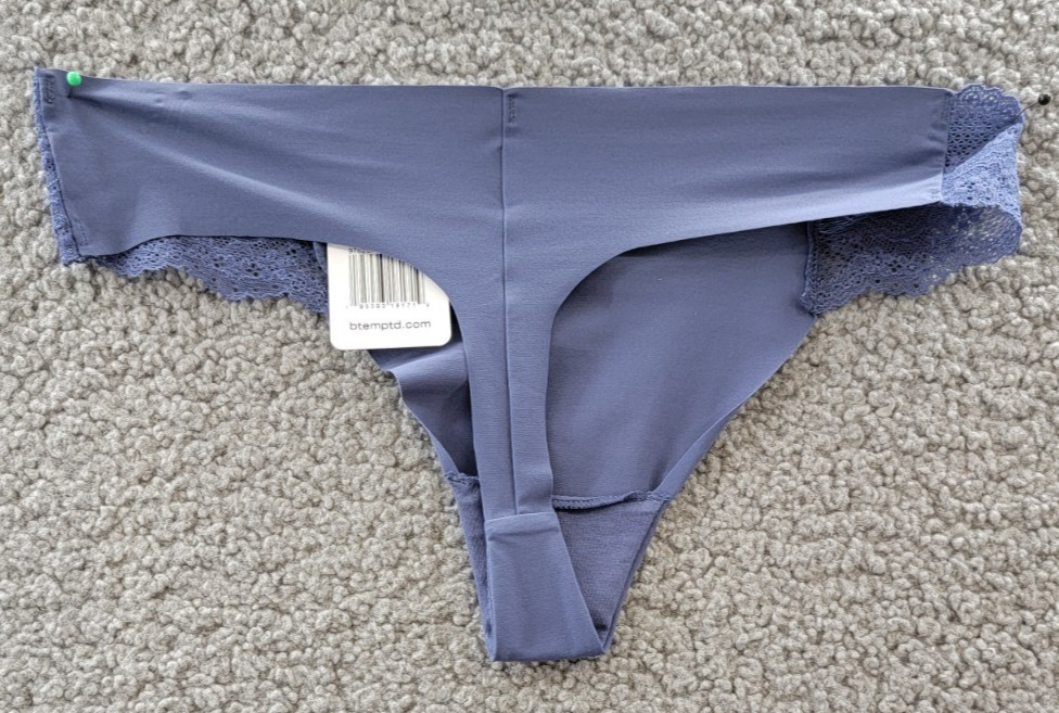 B.tempt’d by Wacoal B.bare Thong Women’s Size 5-S Crown Blue Scalloped Lace