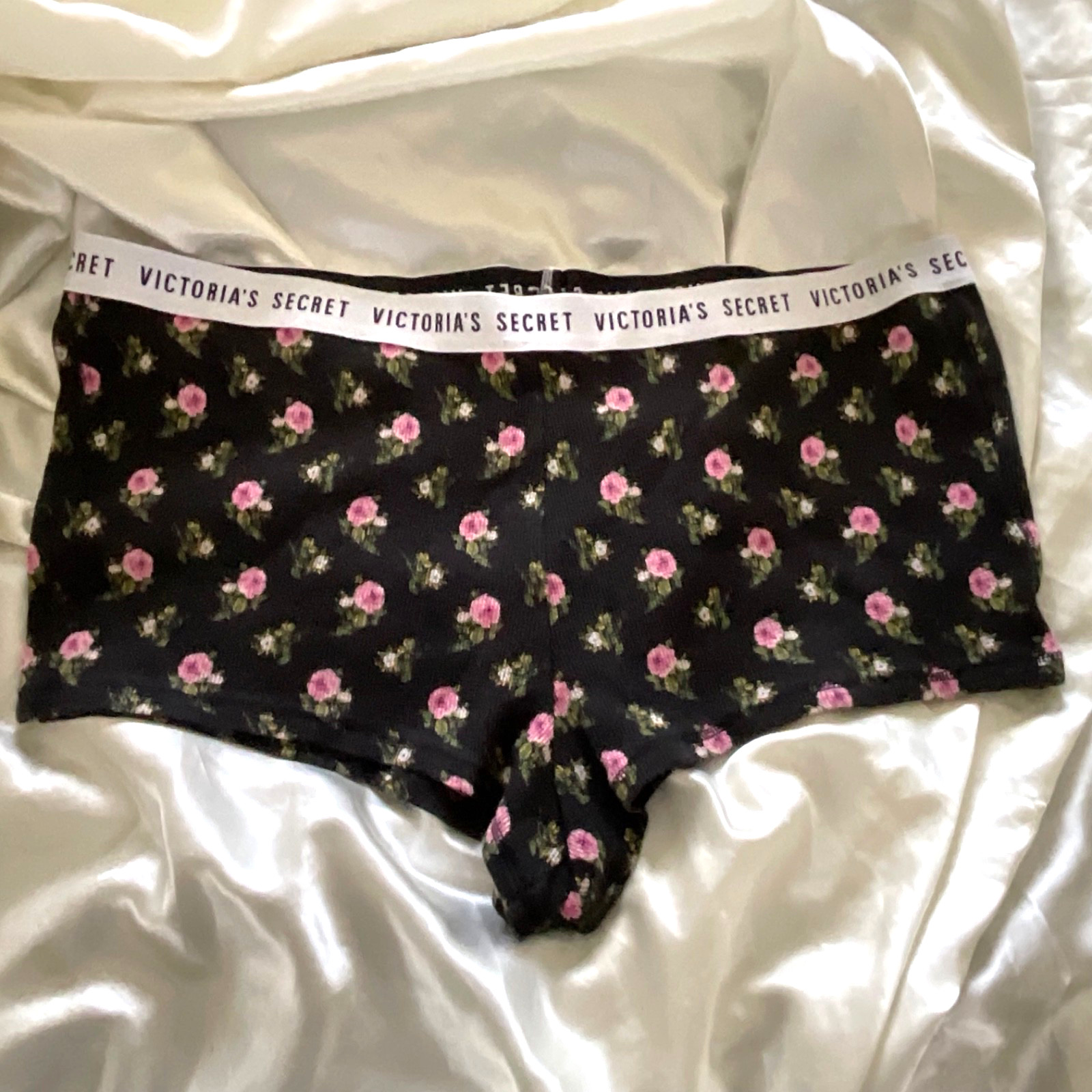 VICTORIAS SECRET BOYSHORT PANTIE BRIEF COTTAGE-CORE BLACK WITH PINK ROSES SZ XL