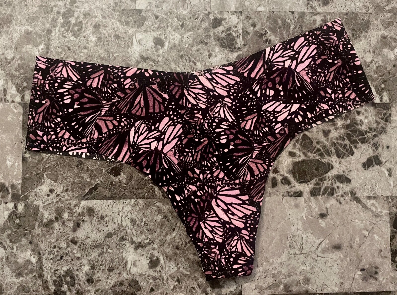 NWT VICTORIA’S SECRET BLACK PINK MAROON BUTTERFLY WING NO SHOW THONG PANTIES