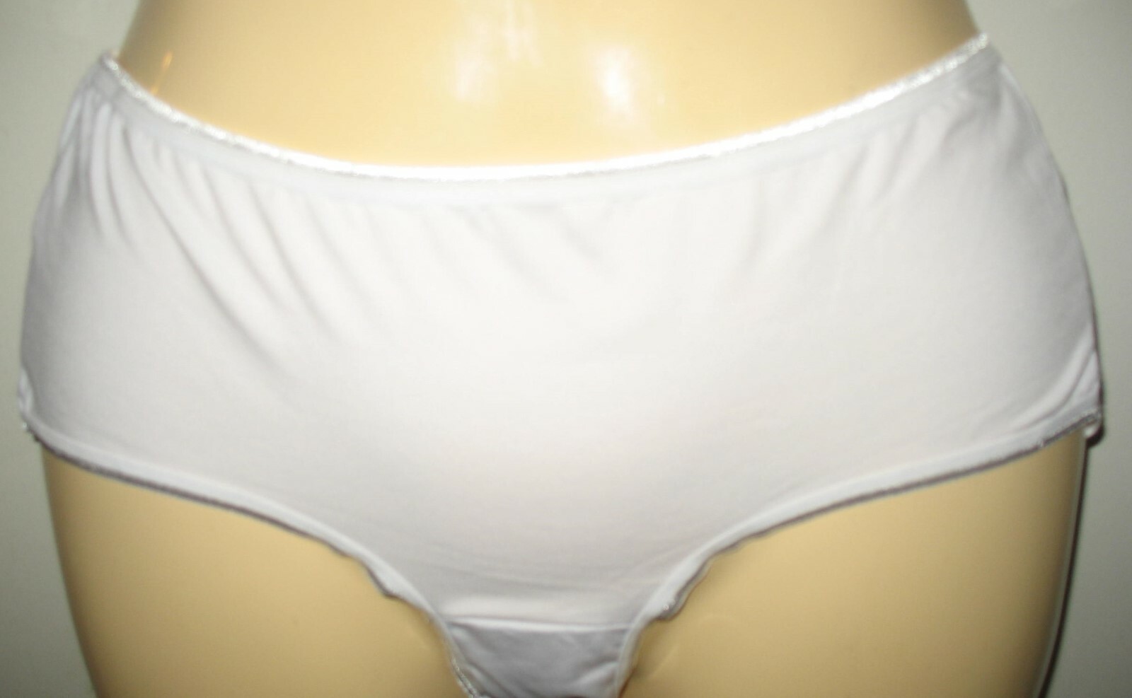 RN 52469 – BEST FITTING PANTY – M / 6 – WHITE POLY STRETCH BRIEF PANTY