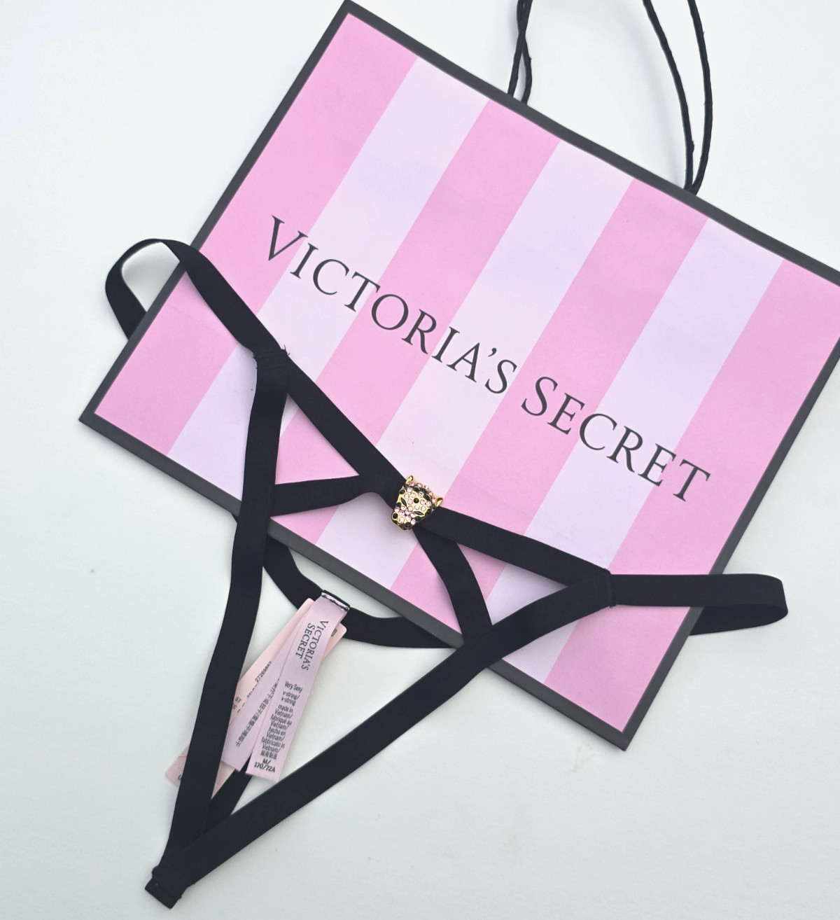Victoria’s Secret Sexy NWT Medium Black Crotchles Leopard Charm V String Panty