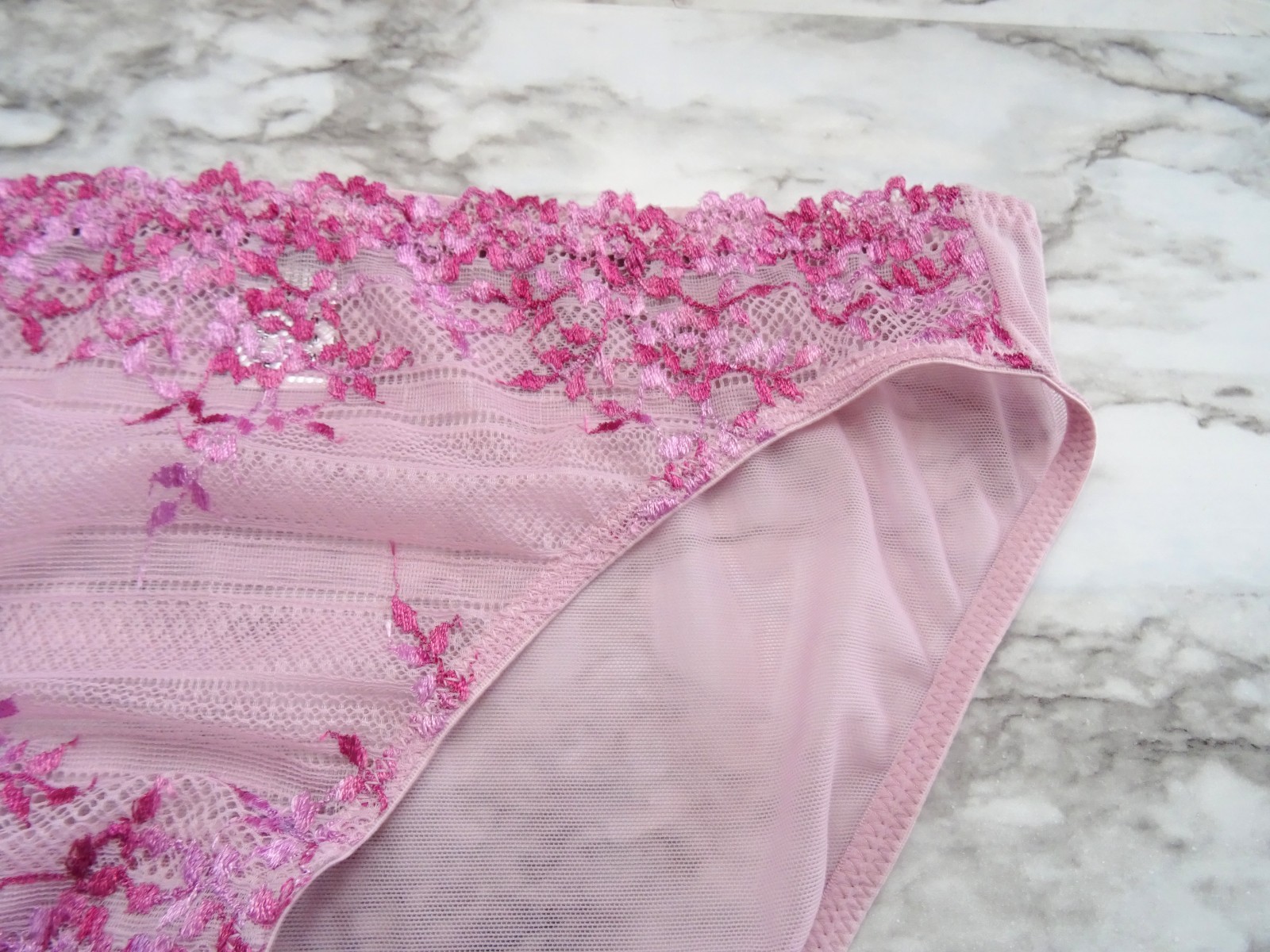 Wacoal 64391# Embrace Lace Bikini 1-Pack Panties US Size M