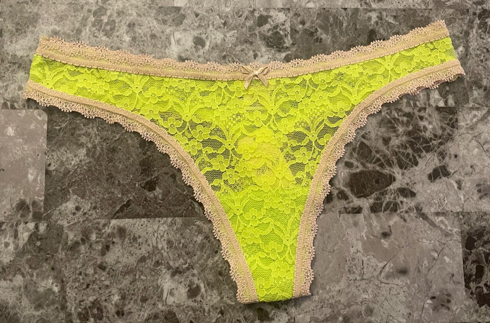 NWT AERIE AMERICAN EAGLE XS GREEN BEIGE NUDE FLORAL LACE RARE THONG PANTIES