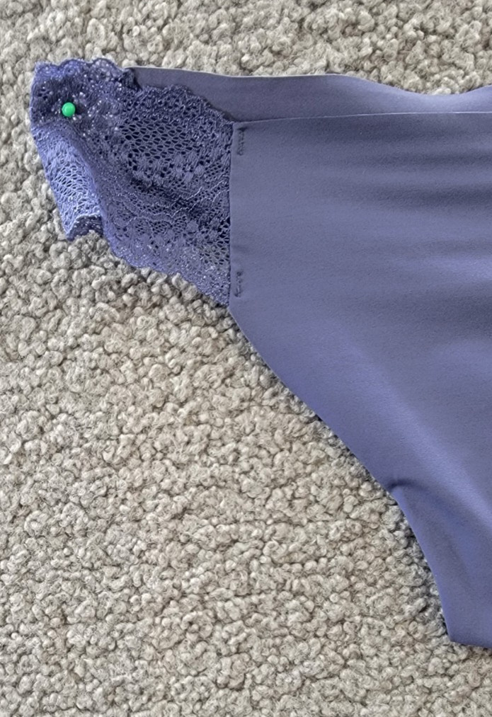 B.tempt’d by Wacoal B.bare Thong Women’s Size 5-S Crown Blue Scalloped Lace