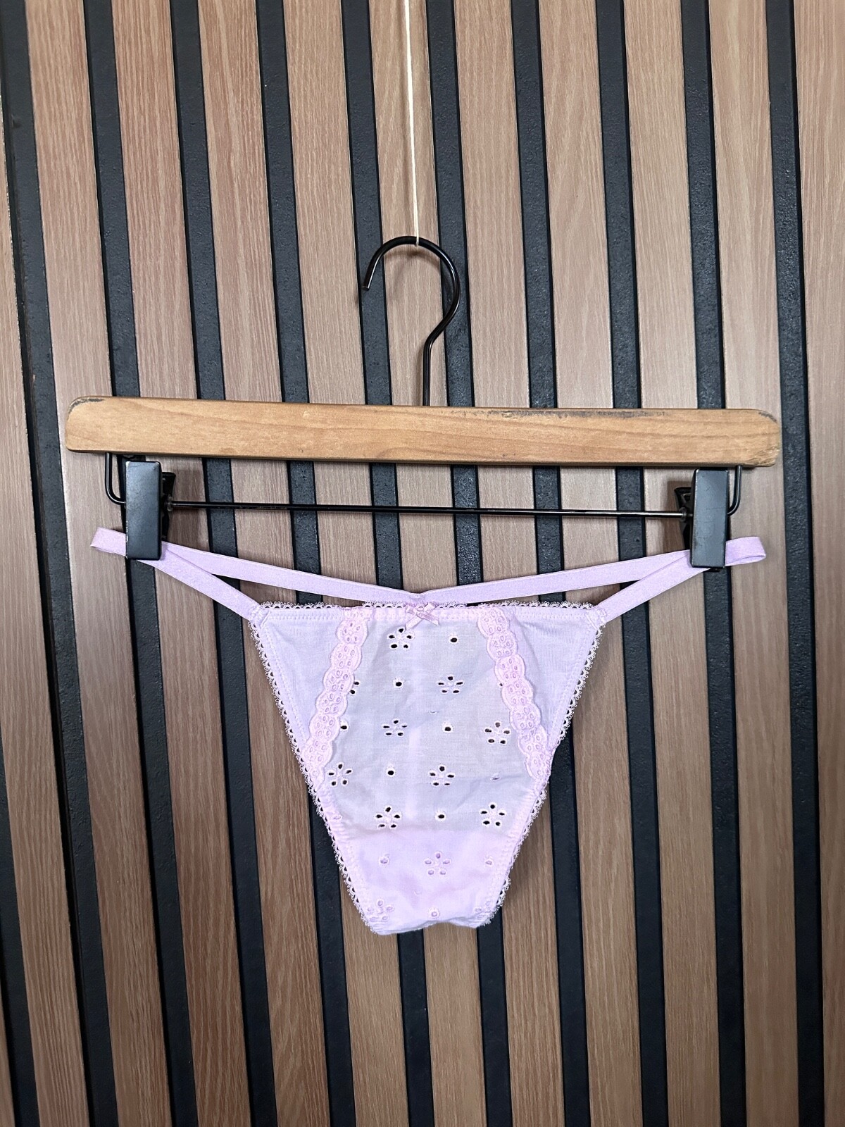 New Victorias Secret Panties Medium Pink Eyelet Thong V String Undies Bow Detail