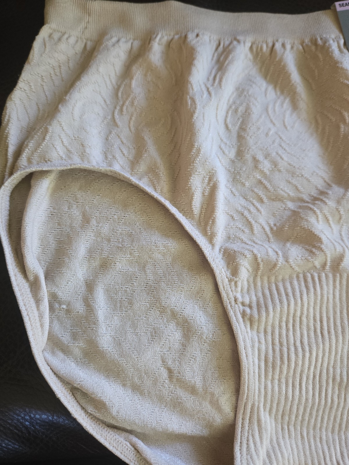 BALI Seamless BEIGE 6/7 Brief Df803J $13.00 Nwt