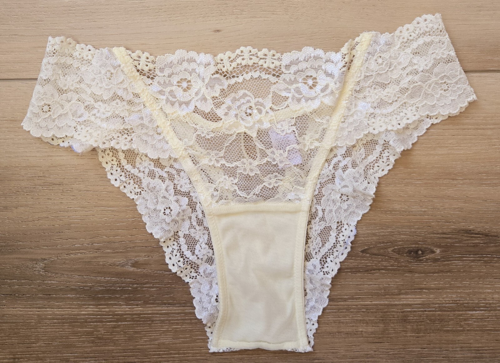 Vintage Victoria’s Secret Sheer Yellow Lace Mesh Keyhole Tanga Panties Bow M