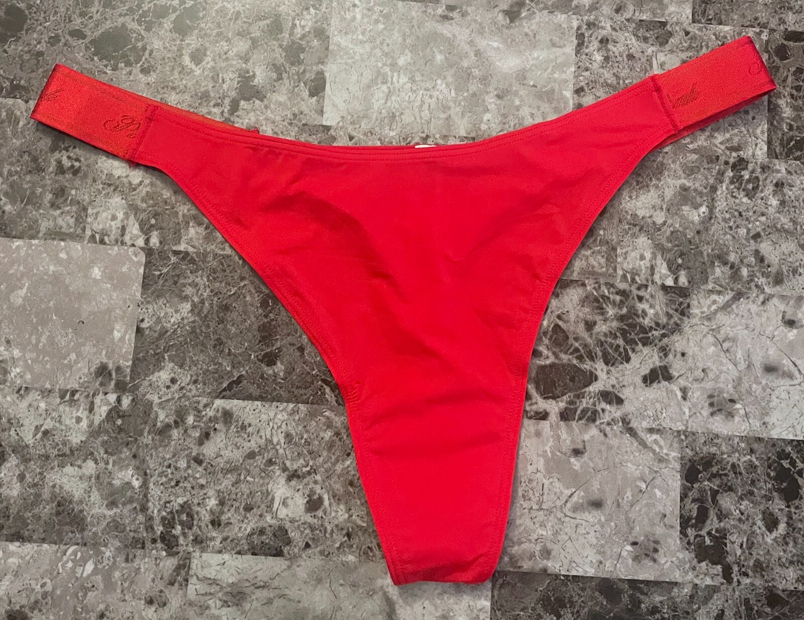 NWT VICTORIA’S SECRET PINK RED SMOOTH LOGO THICK SIDE STRAP THONG PANTIES