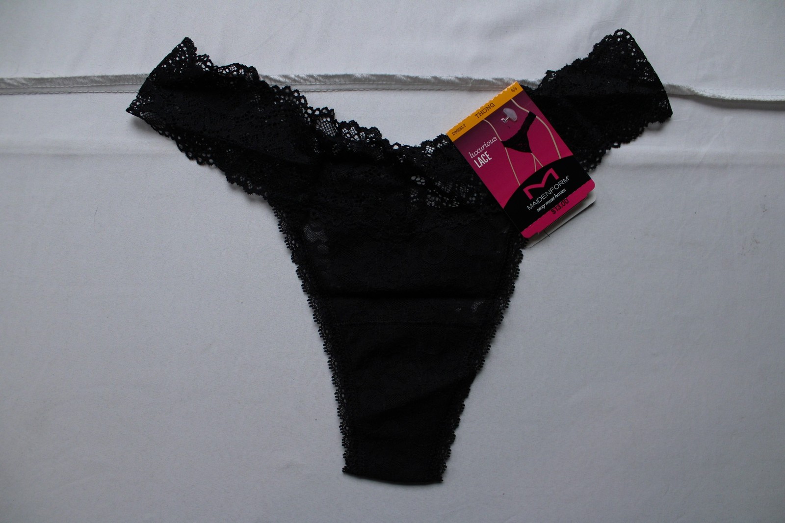 Maidenform Women’s Soft All-Over Stretch Lace Thong DH3 Black Small NWT