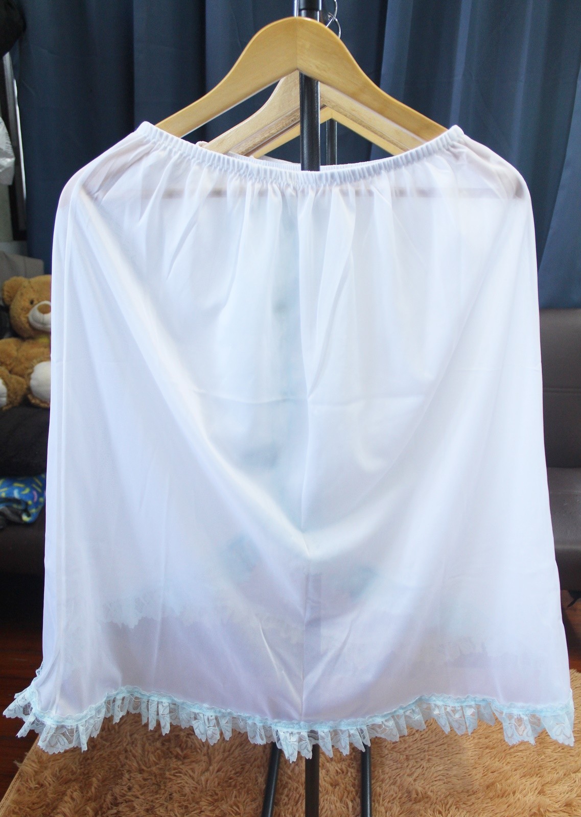 #A74 Vtg Style 2XL/ElasticW.24-42″ White Nylon Blue Lace Half Slip Length27″