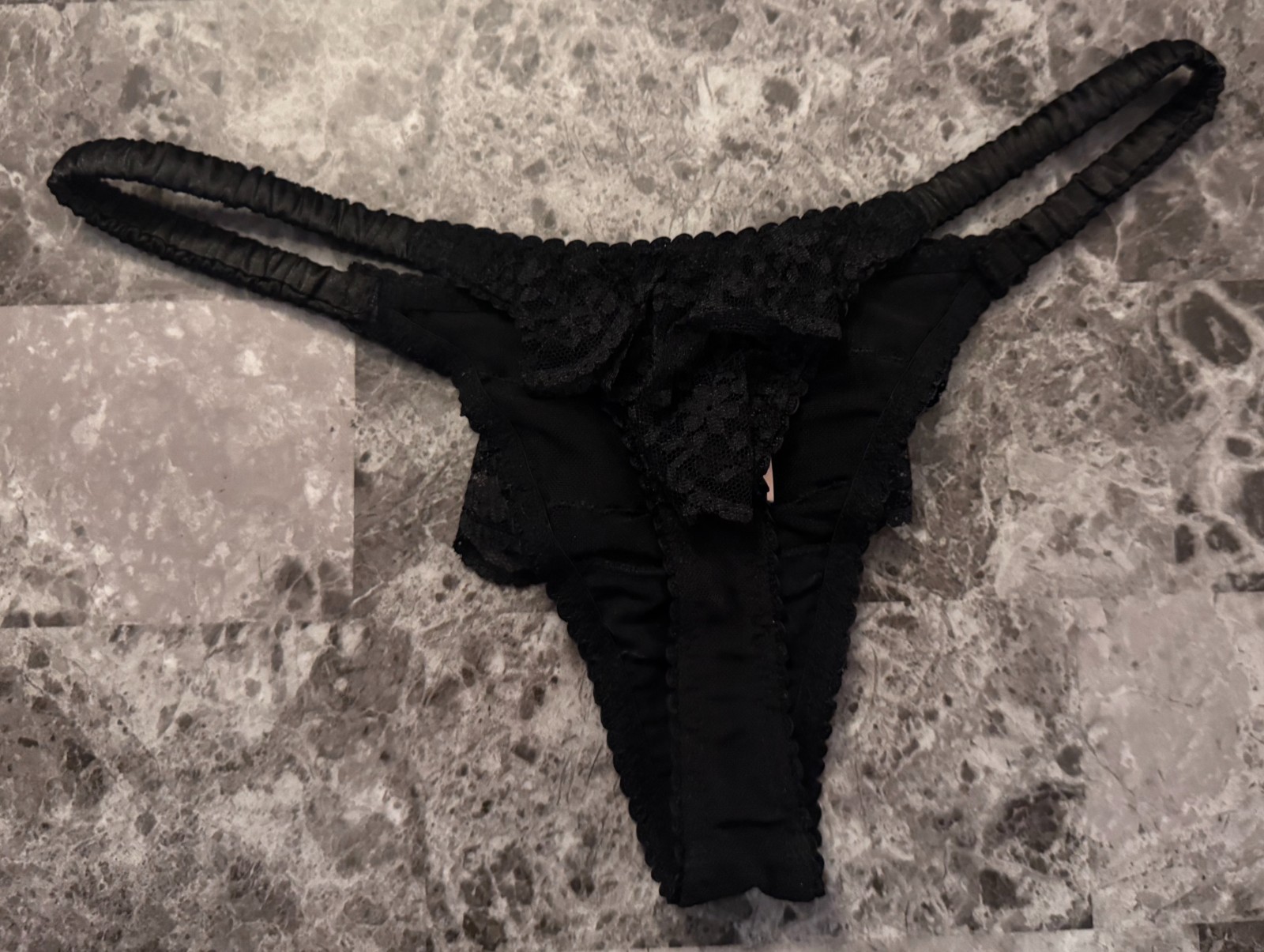 NWT VICTORIA’S SECRET XS BLACK MESH LACE RUFFLE PINK BOW RARE THONG PANTIES