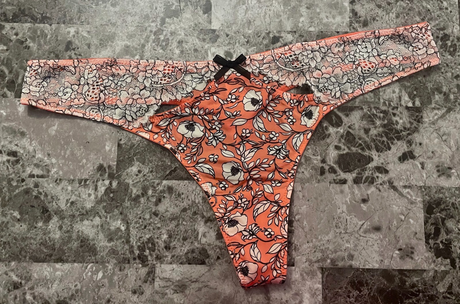 VICTORIA’S SECRET DREAM ANGELS XL ORANGE SMOOTH CUTOUT LACE RARE THONG PANTIES