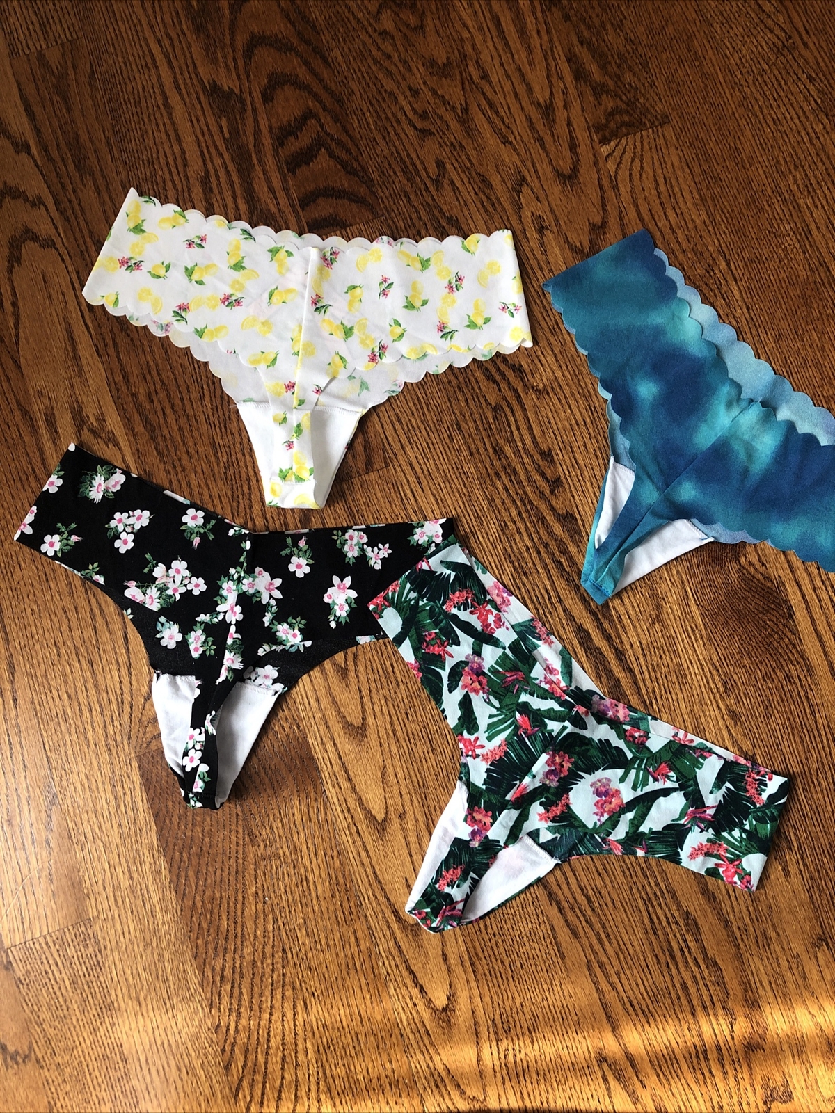 Victoria’s Secret No Show Thong Panties NWT Medium lot of 4 floral lemon