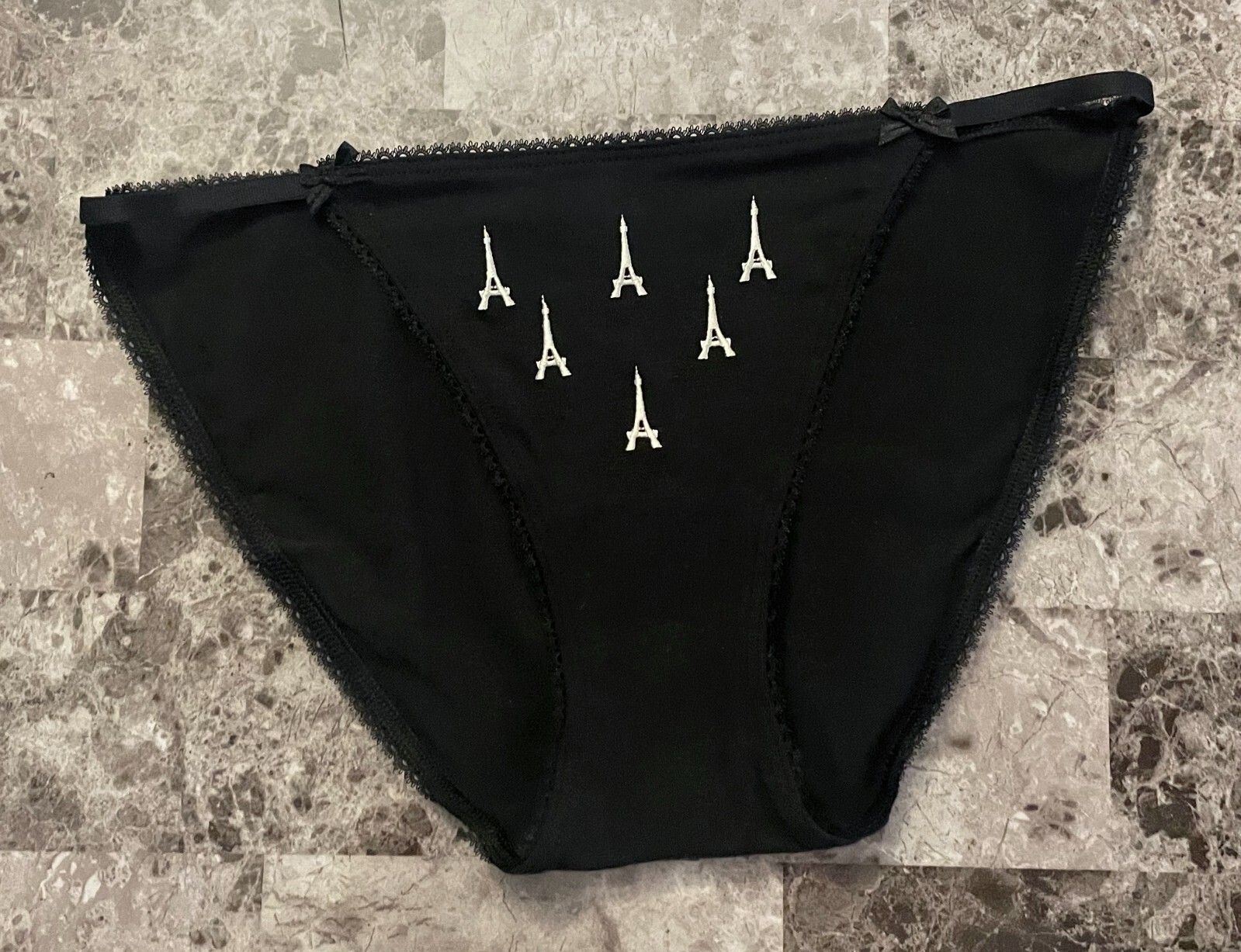 NWT VICTORIA’S SECRET BLACK EMBROIDERED EIFFEL TOWER PARIS STRING BIKINI PANTIES