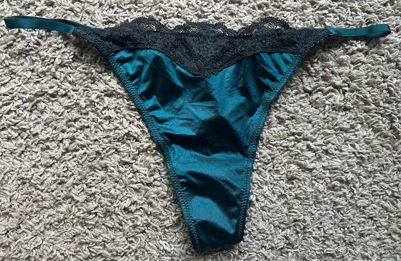 NWT Victoria’s Secret Very Sexy Silky Smooth Thong Panty Lace Trim Teal Large