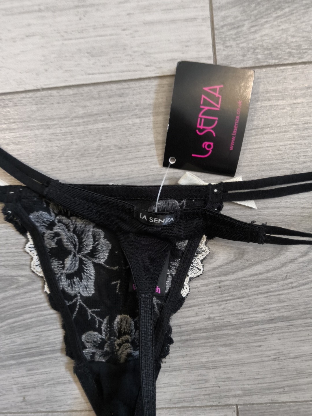BNWT Vintage La Senza Black & Ivory Embroidered Bandeau Thong Size 8