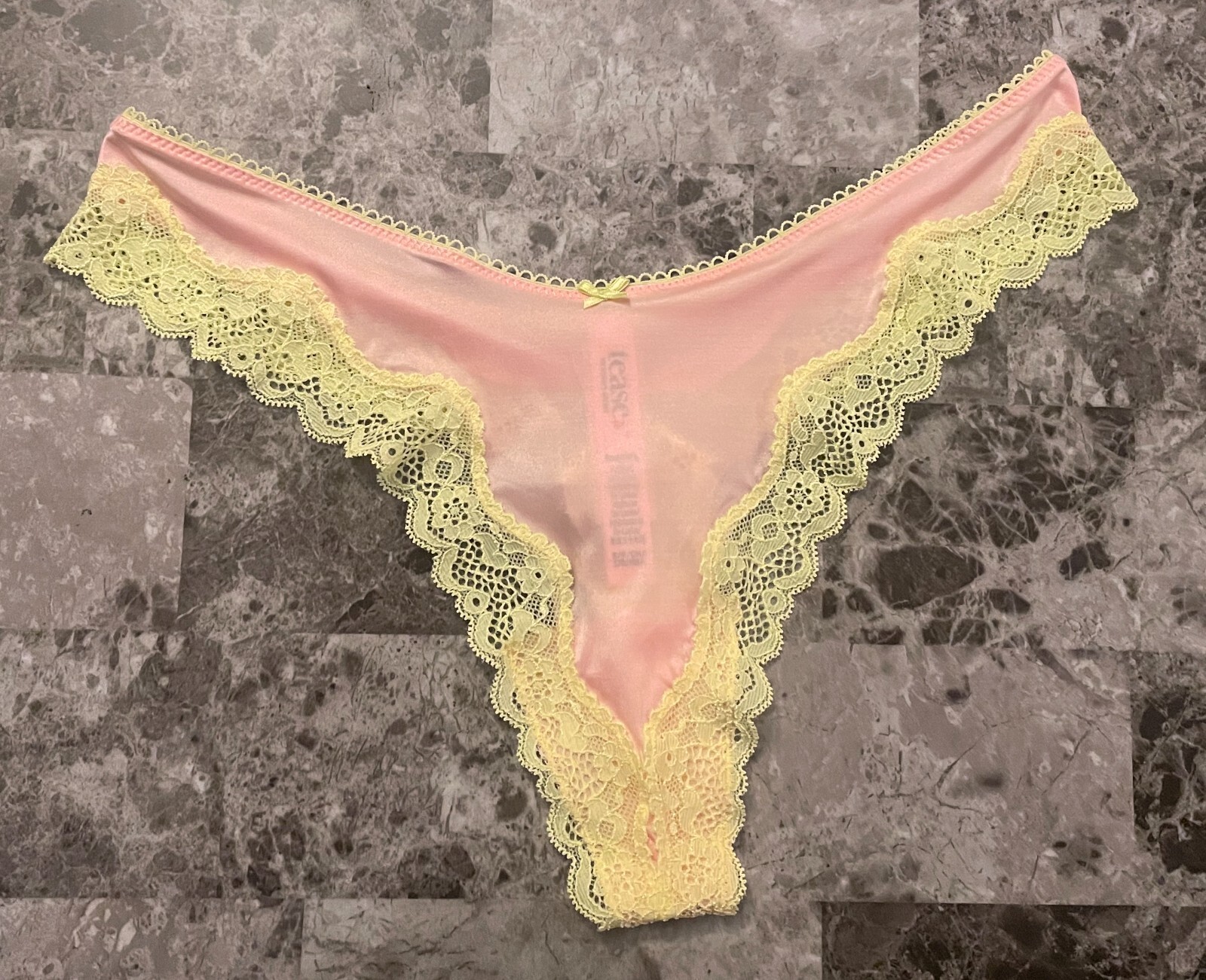 NWT VICTORIA’S SECRET TEASE PINK SMOOTH YELLOW LACE BOW HIGH LEG THONG PANTIES