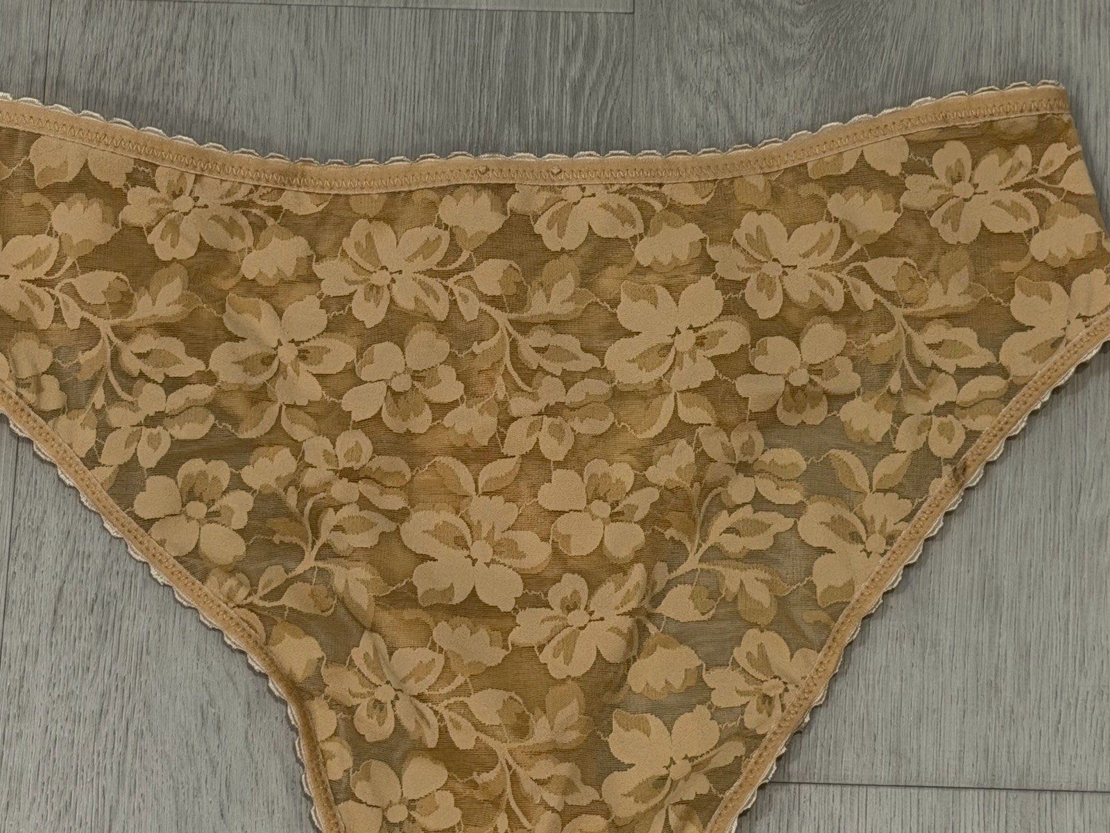 Women’s SAVAGE X FENTY LAVISH LACE BRAZILIAN PANTY – Sweet Latte Nude – Sz S 4-6