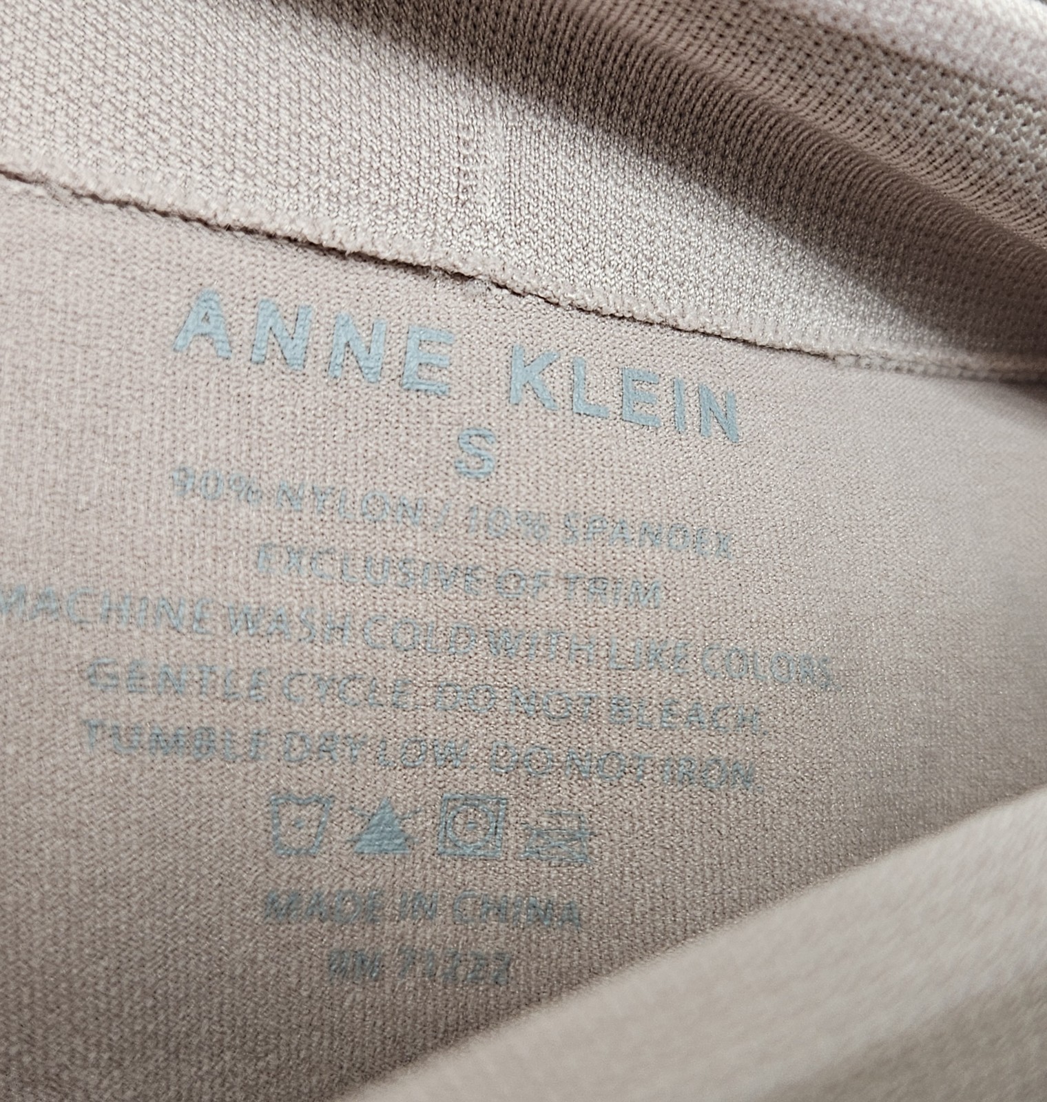 ANNE KLEIN 5 Pk Women ‘s Medium Seamless Briefs Panties Black Brown Beige Pink