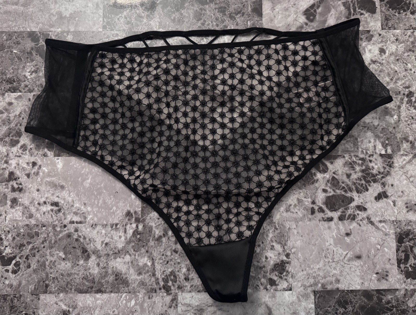 VICTORIA’S SECRET L BLACK CROCHET NET SATIN SMOOTH STRAPPY RARE V STRING PANTIES