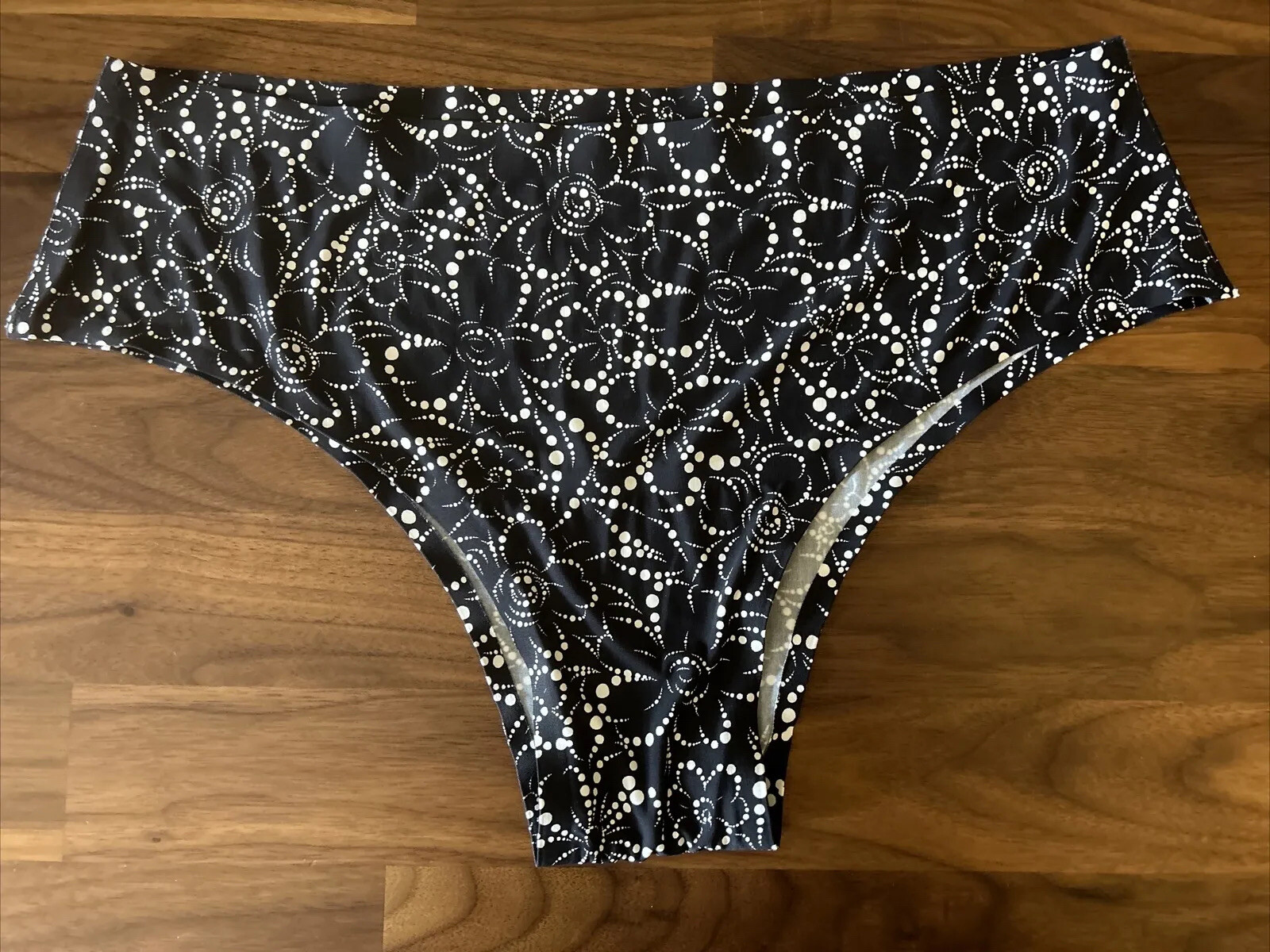 Cheek Boss Panties Black Size L NWOT Seamless Super Soft Floral Second Skin