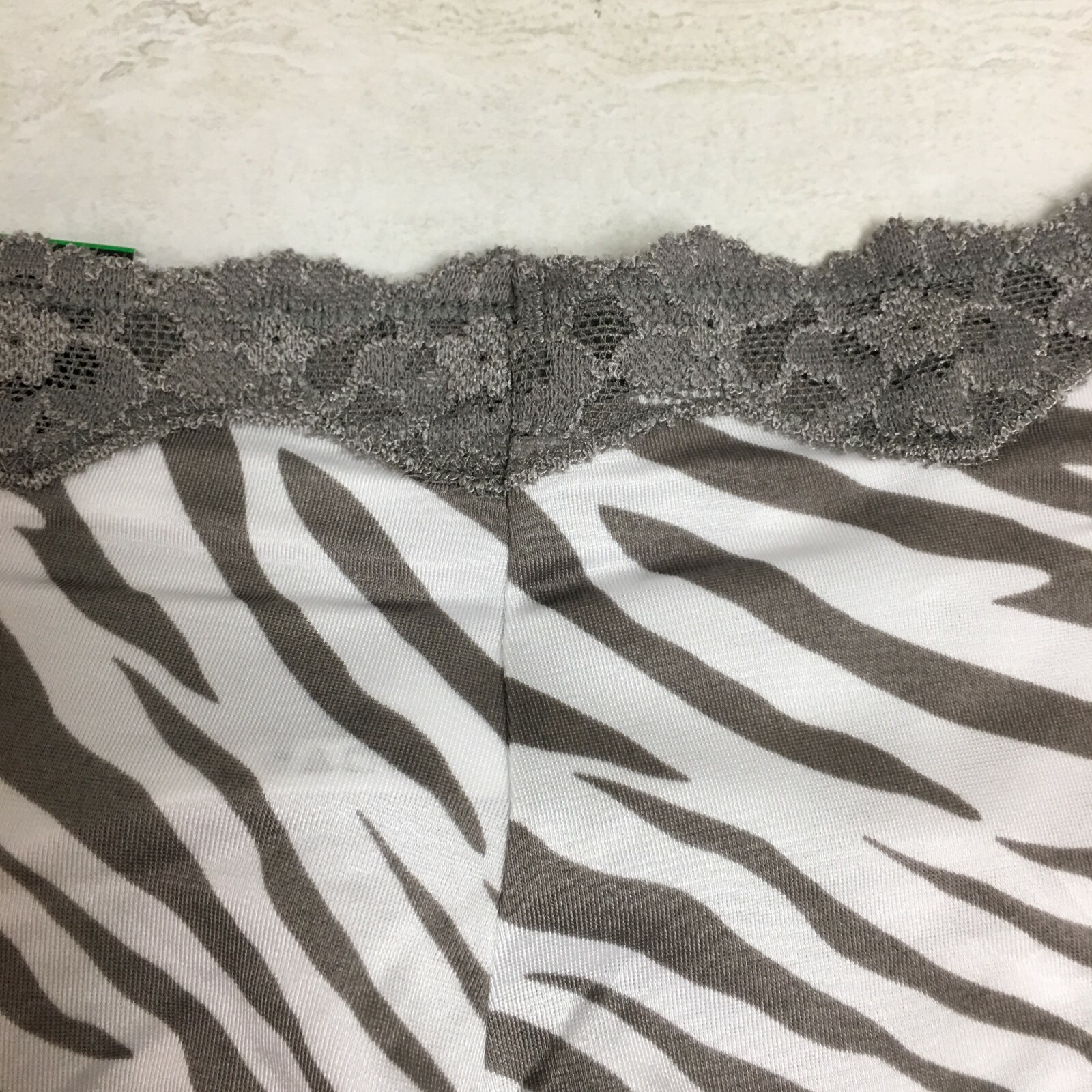 Maidenform Women’s Cheeky Scalloped Lace Hipster Gray/White Zebra Stripe L/7 NWT