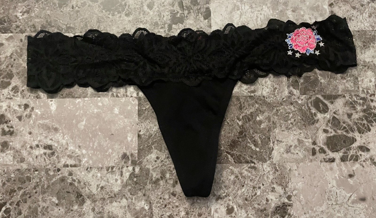 NWD NWT VICTORIA’S SECRET PINK M BLACK ROSE STAR LACE VINTAGE RARE THONG PANTIES