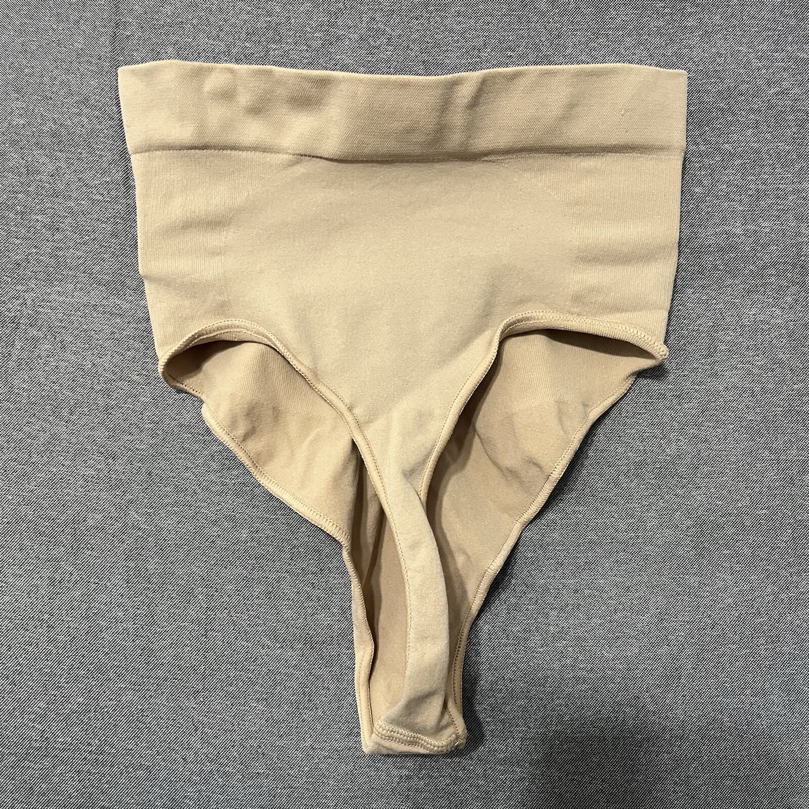 SKIMS Smooth Comfy Sculpting Mid Waist Thong in Beige -XXS/XS (SH-MWT-0198)